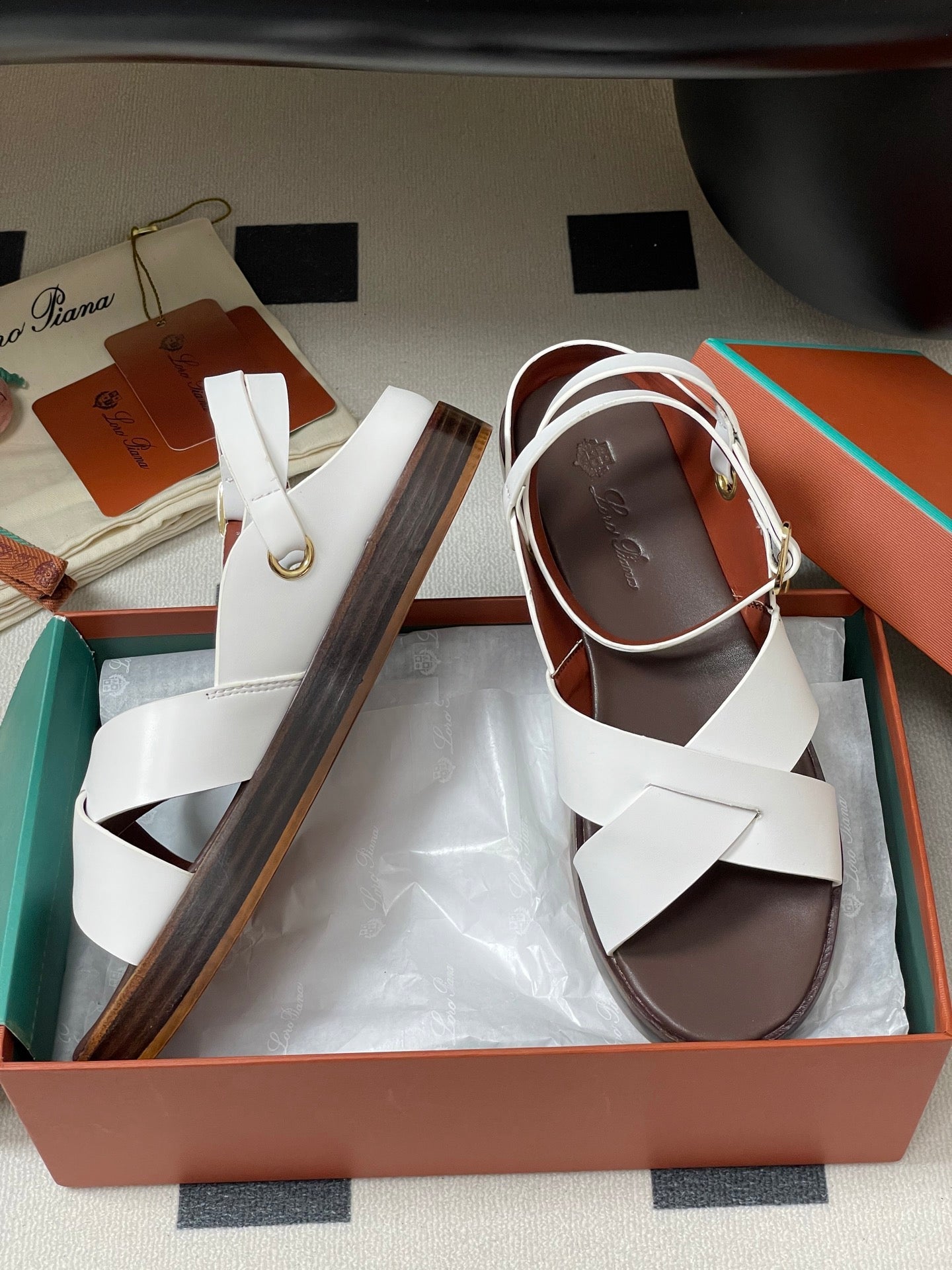 LP  Sandal White Brown Cowhide 312171
