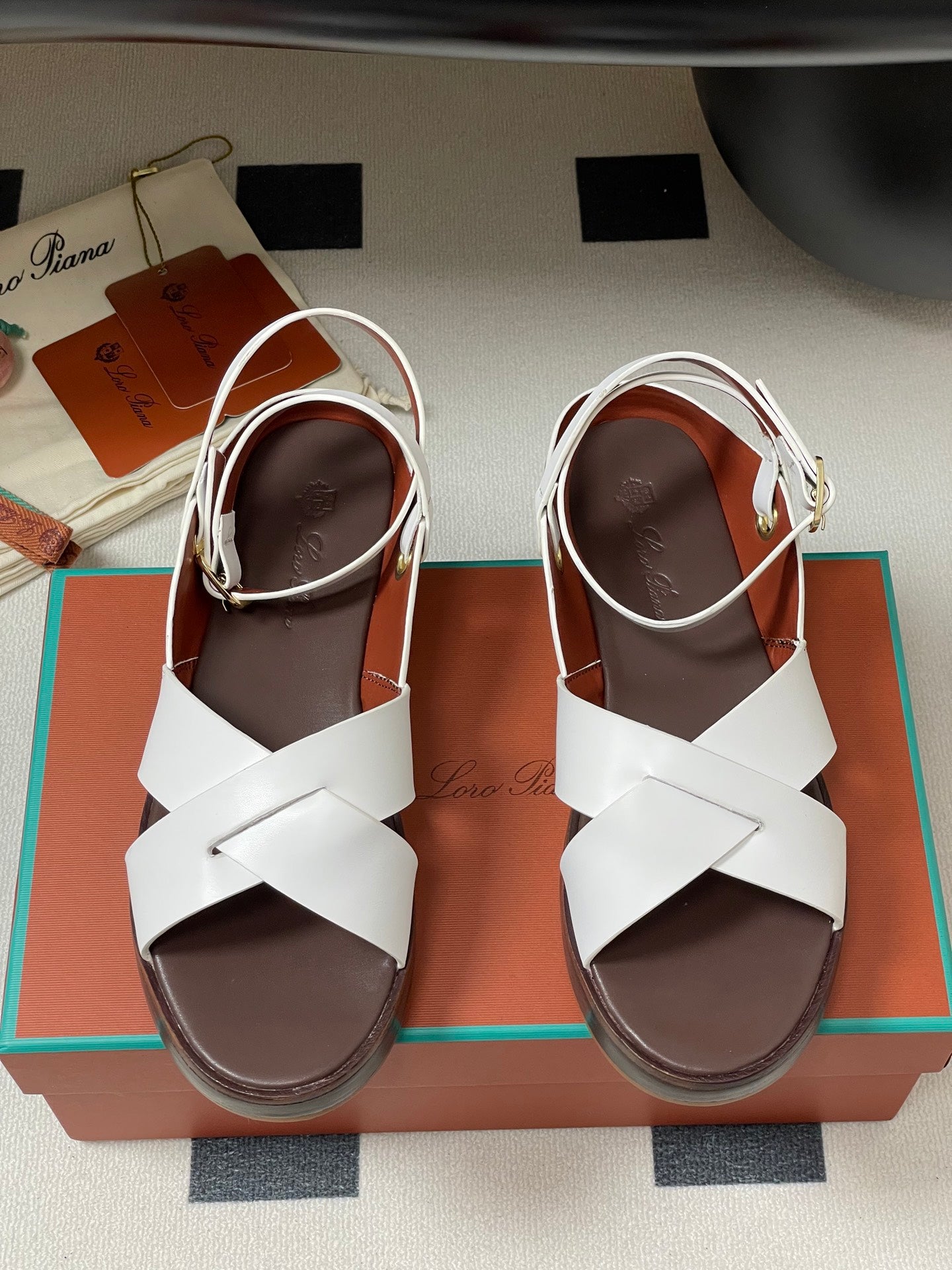 LP  Sandal White Brown Cowhide 312171
