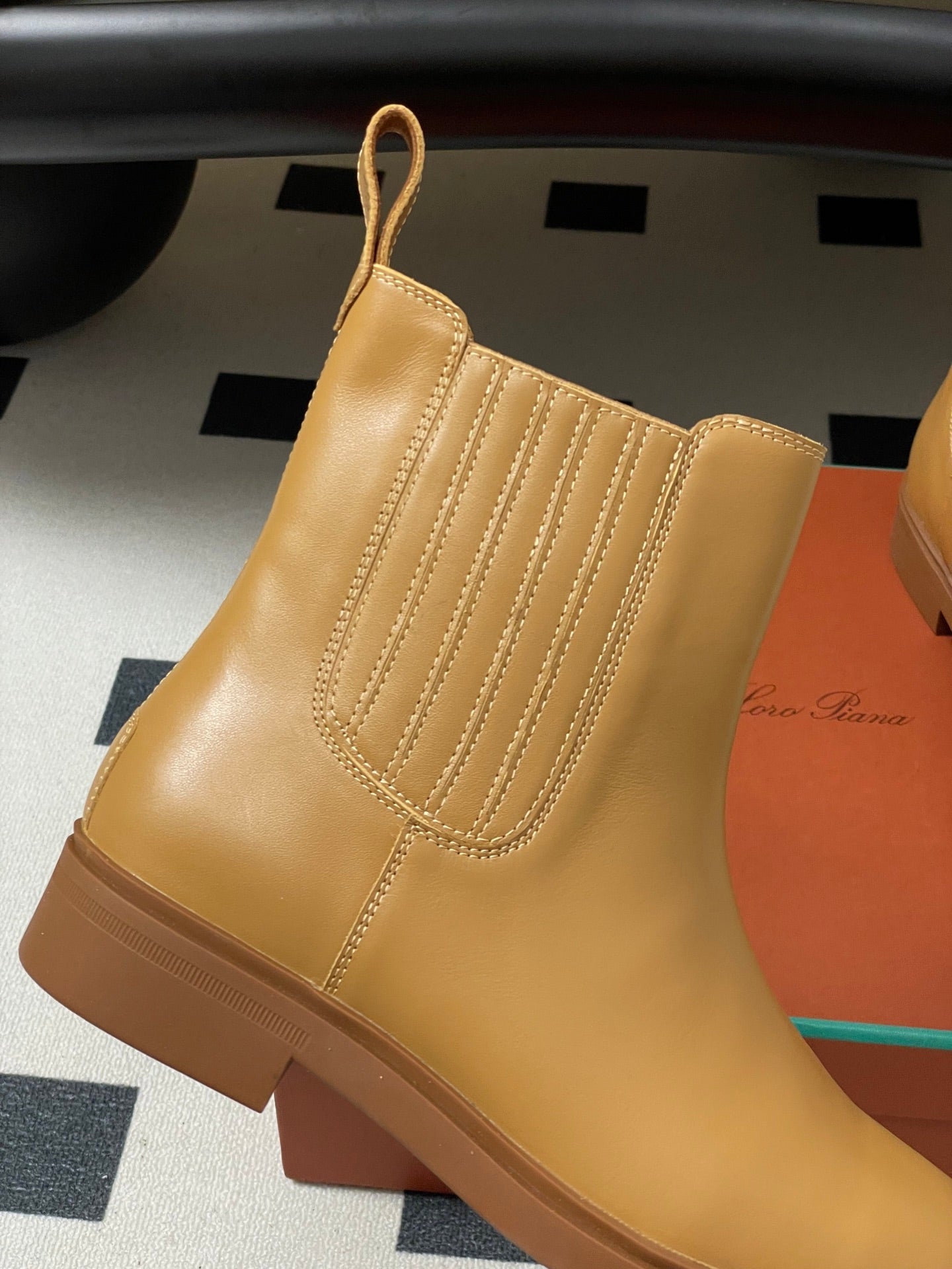 LP 25 Short Boot Tan Cowhide 534656