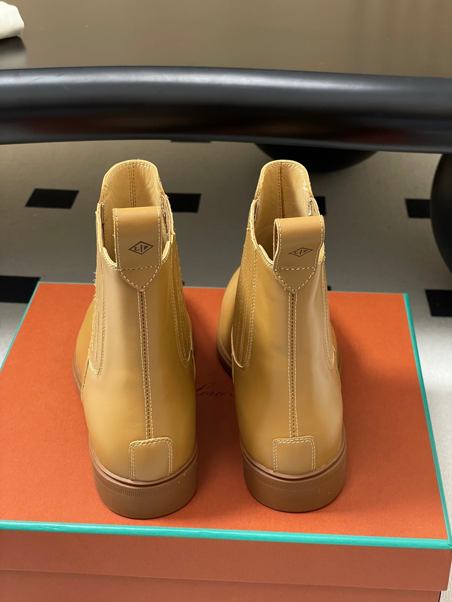 LP 25 Short Boot Tan Cowhide 534656