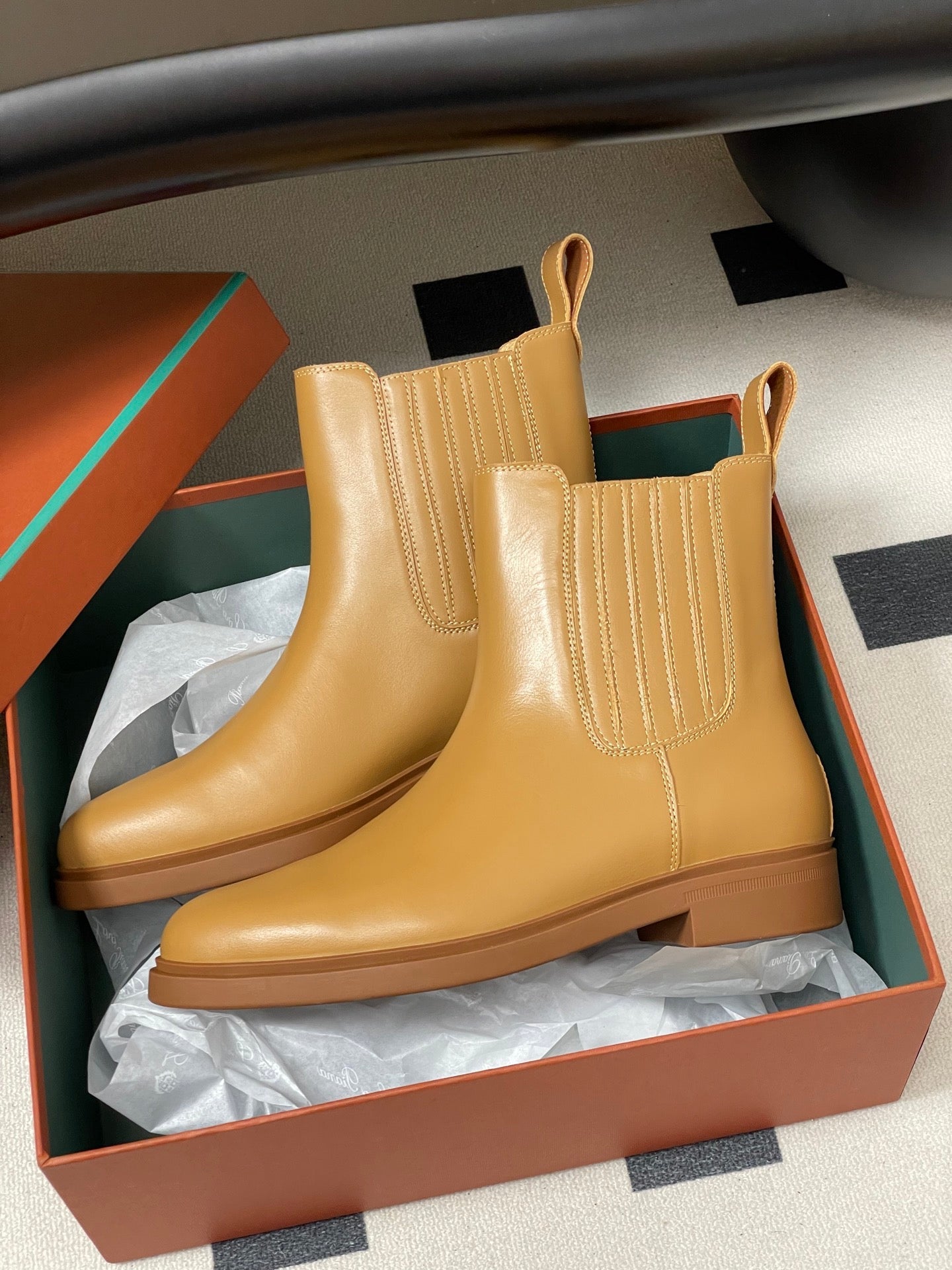 LP 25 Short Boot Tan Cowhide 534656