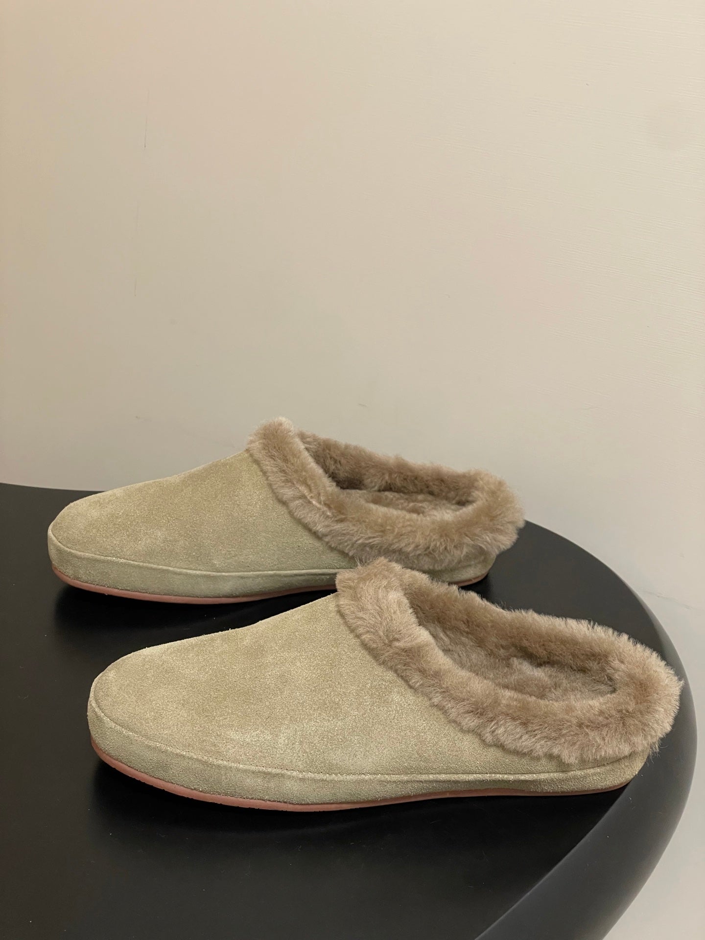 LP 25 Closed-Toe Half-Slippers Light Beige Suede Fur 534682