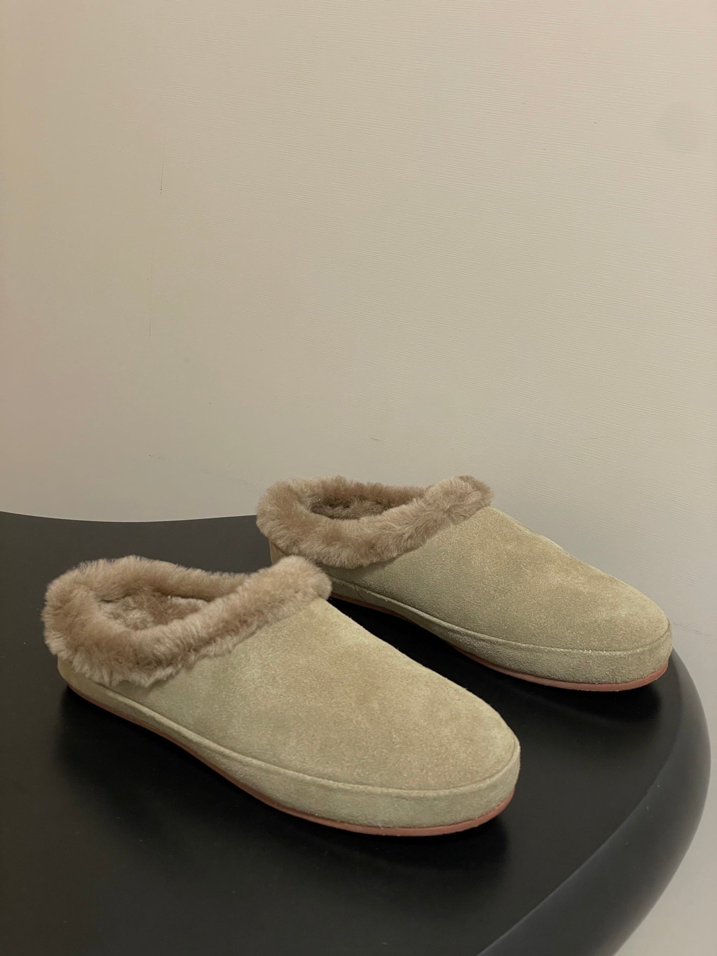 LP 25 Closed-Toe Half-Slippers Light Beige Suede Fur 534682