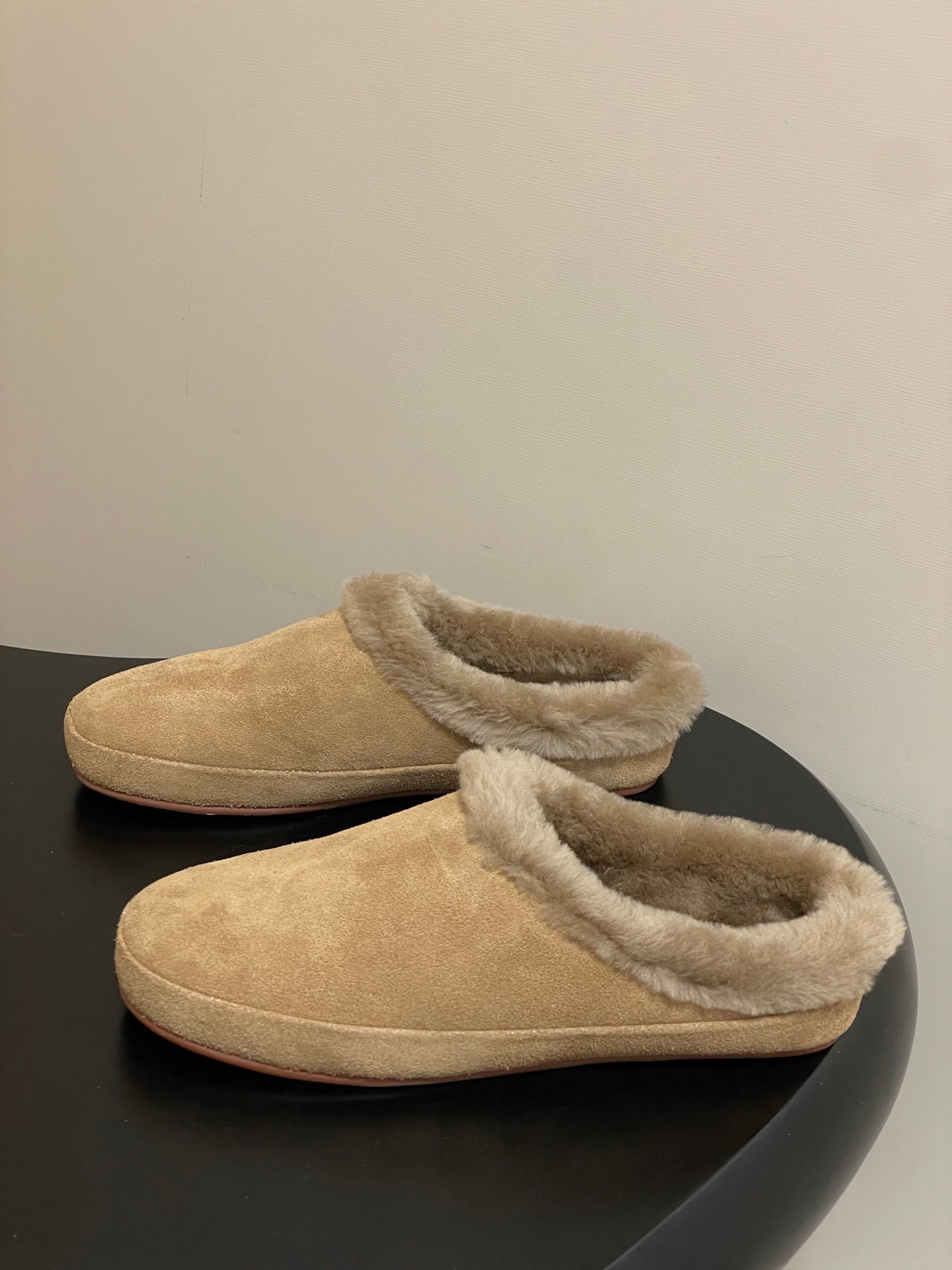 LP 25 Closed-Toe Half-Slippers Beige Suede Fur 534684