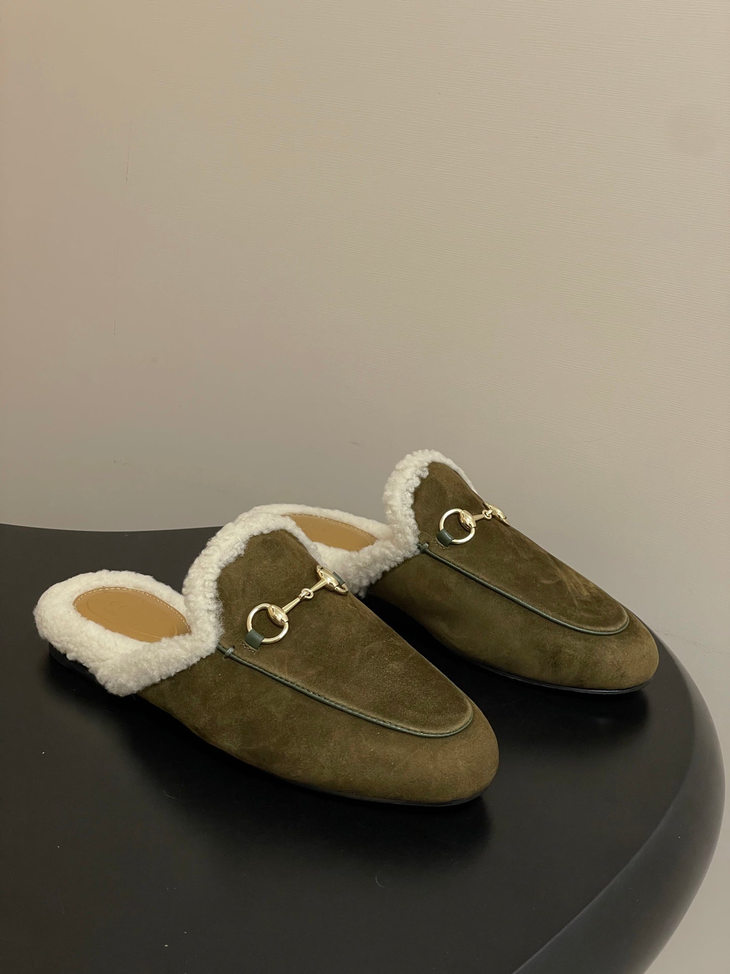 GG horsebit flat mules olive green suede and wool 534707