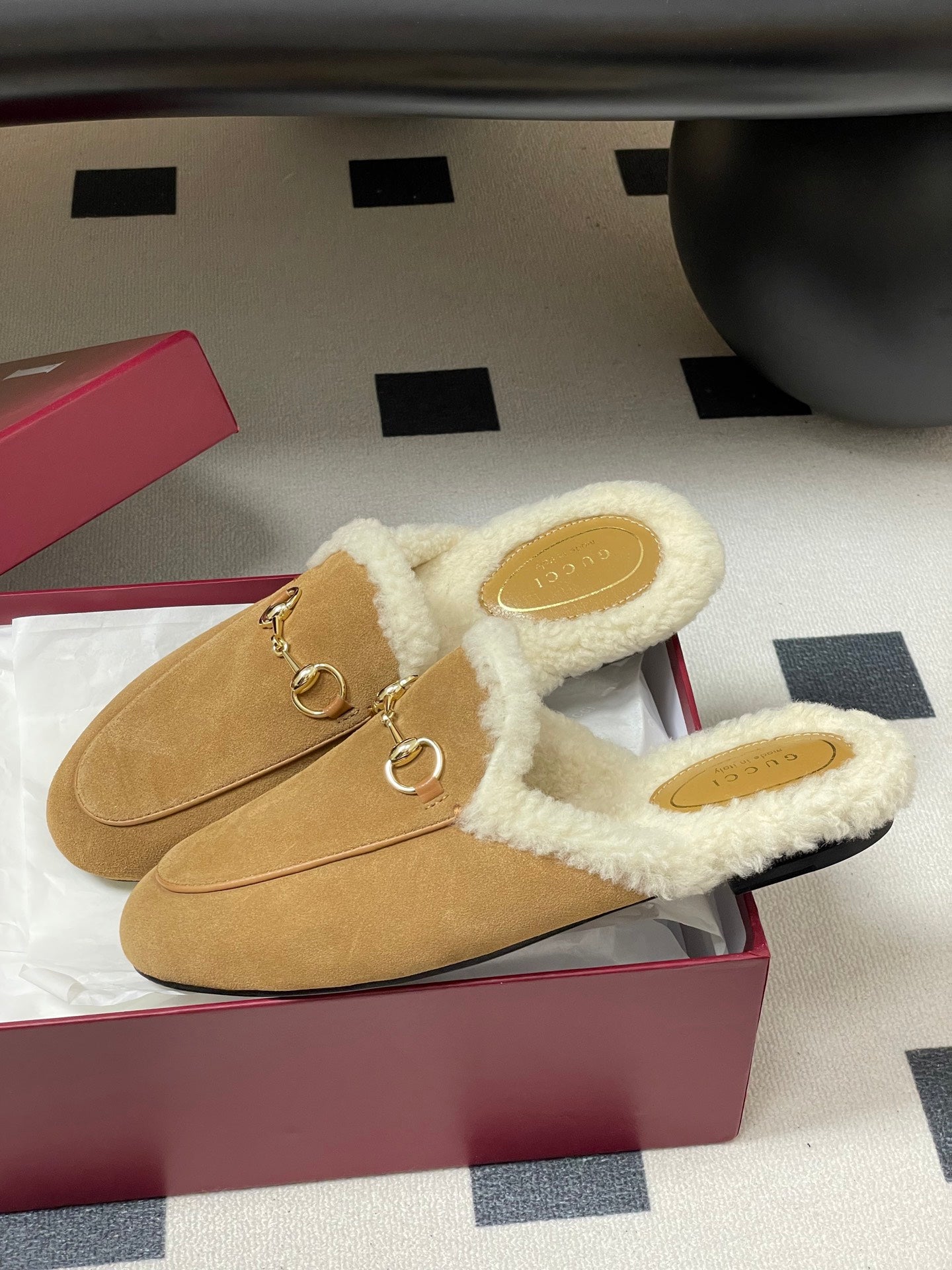 GG horsebit flat mules nude suede and wool 534708