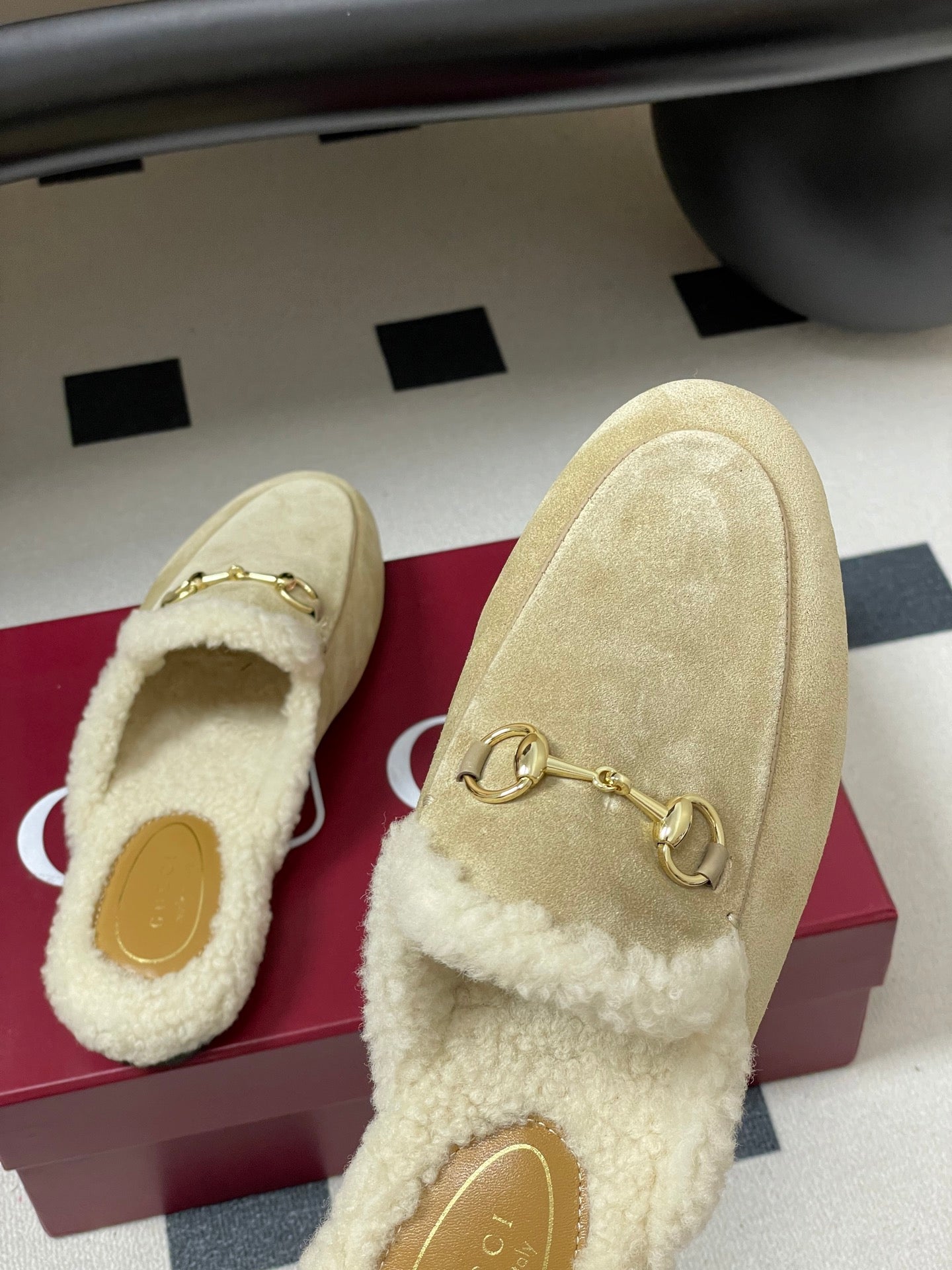 GG horsebit flat mules ivory suede and wool 534709