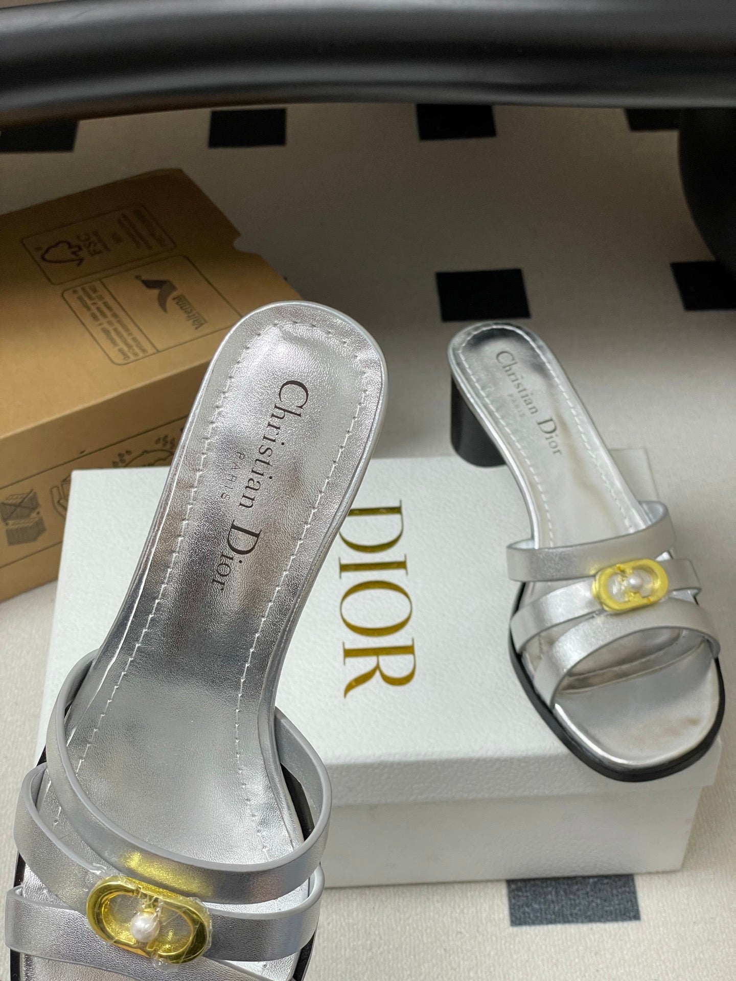 CD 26 Chunky Heel Sandals 50 Metallic Silver Leather 593520