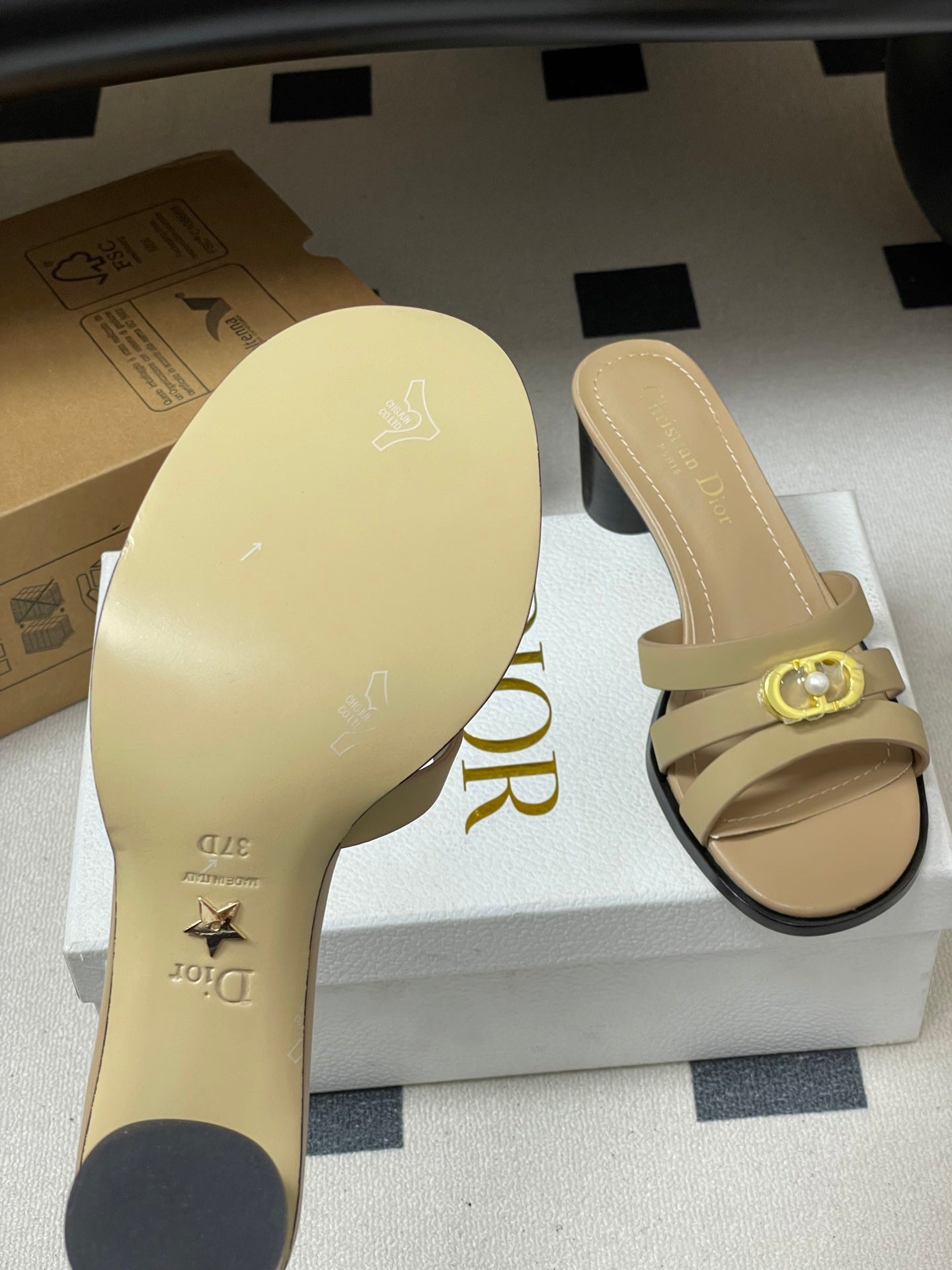 CD 26 Chunky Heel Sandals 50 Beige Leather 593531