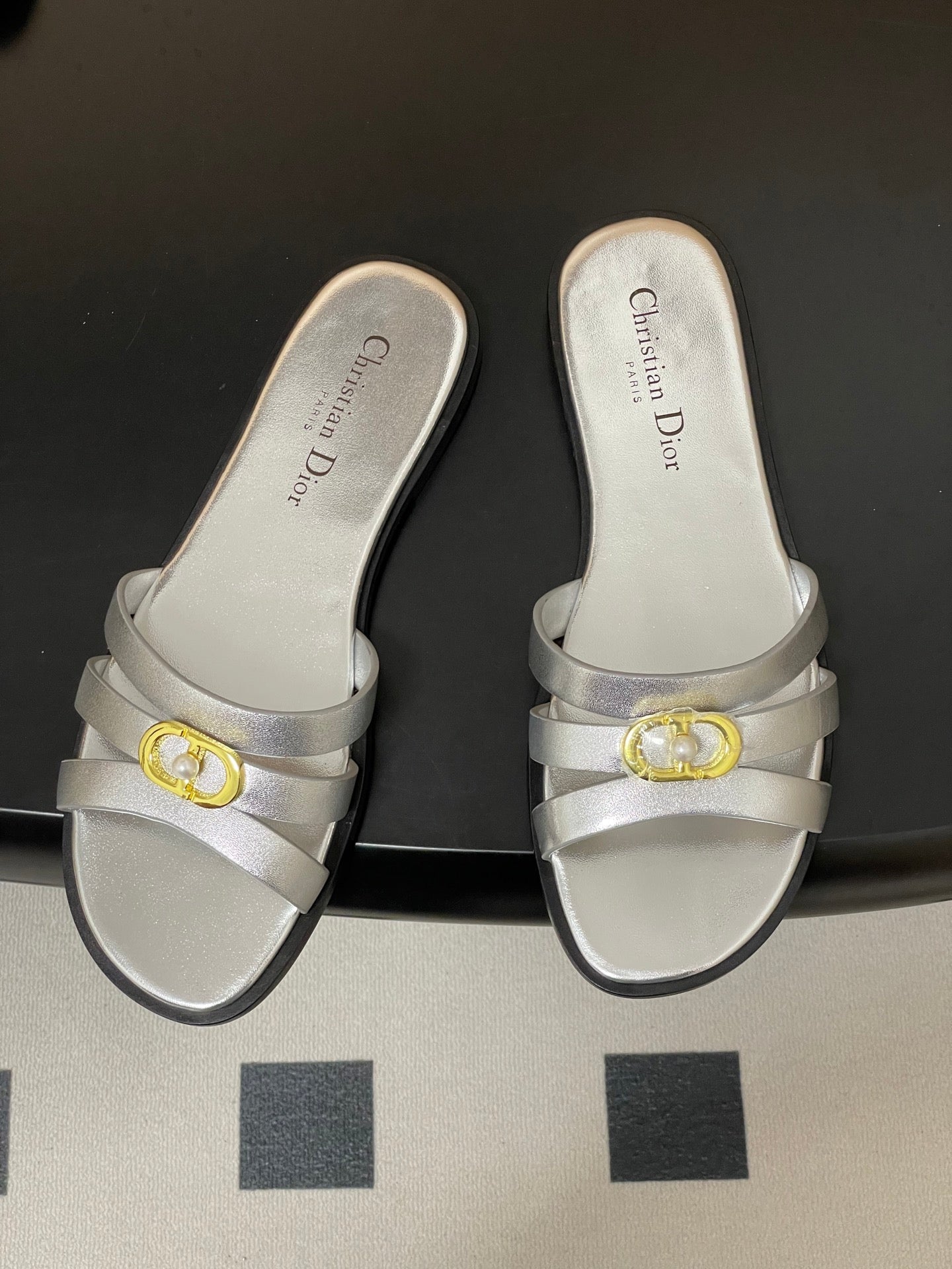 CC 26 Chunky Heel Sandals Metallic Silver Leather 593527