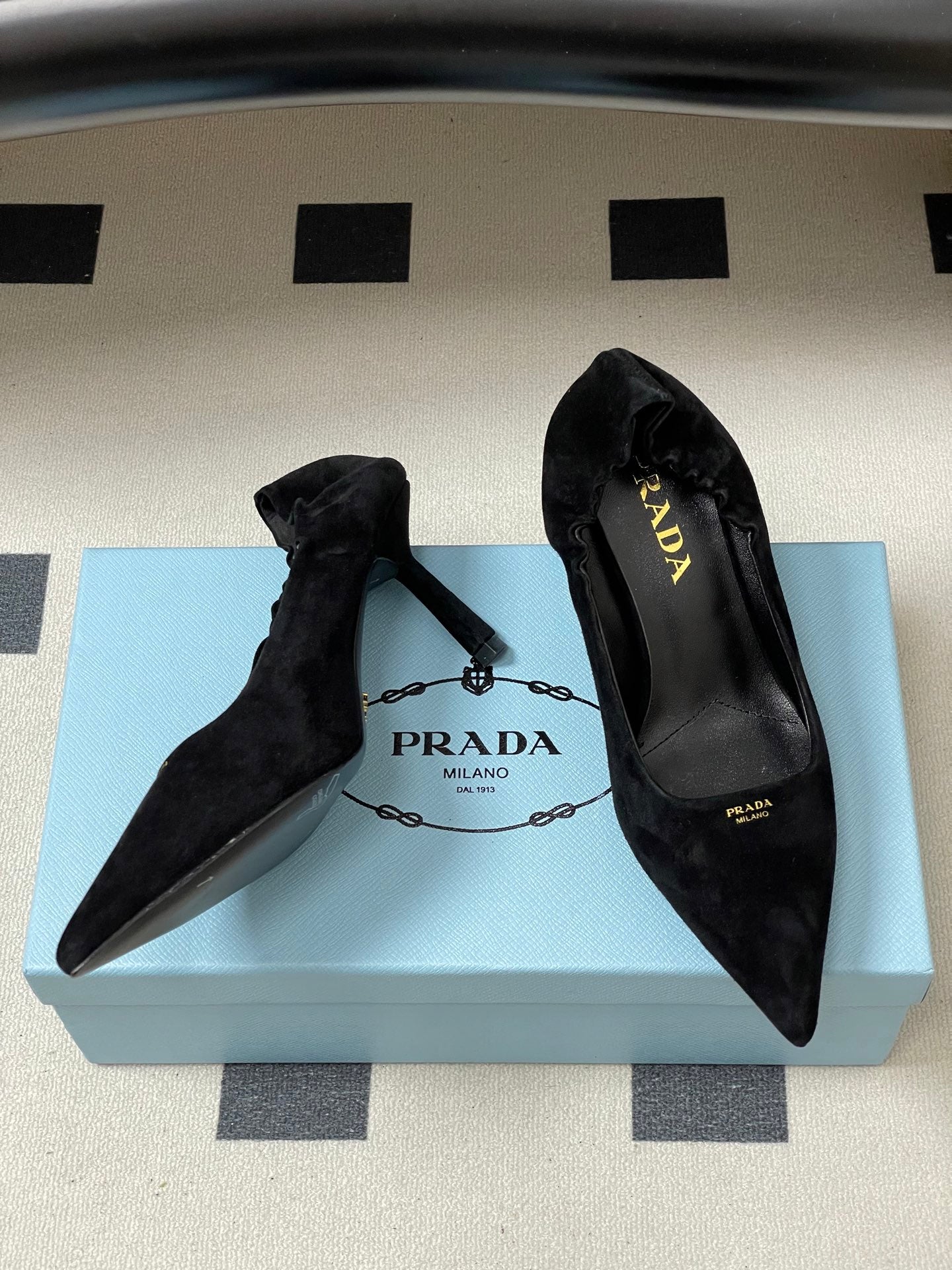 PRA 26SS Pointed Toe Heels Black Suede 593834