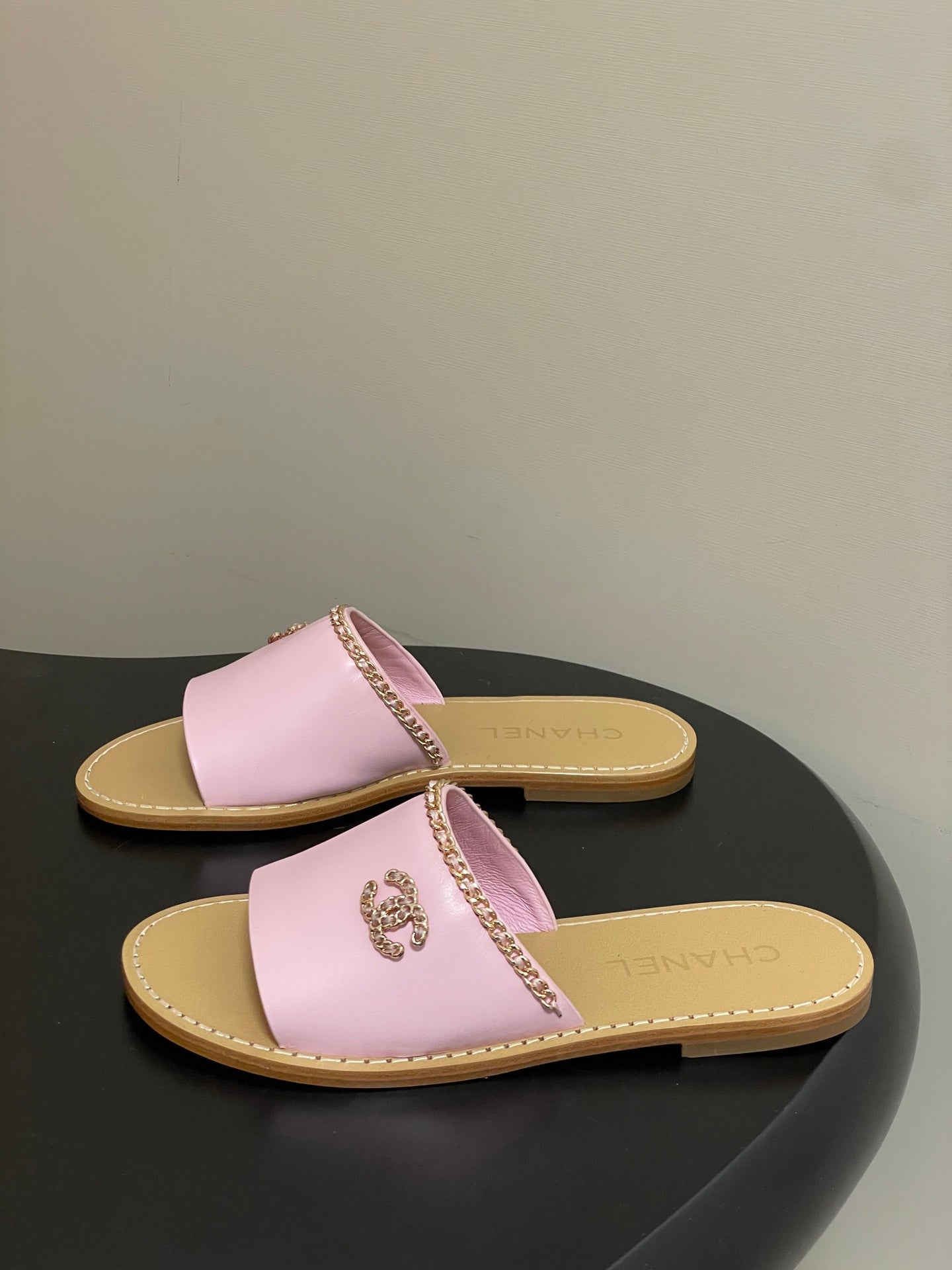 CC 26 Flat Sandal Pink Beige Sheepskin 593297