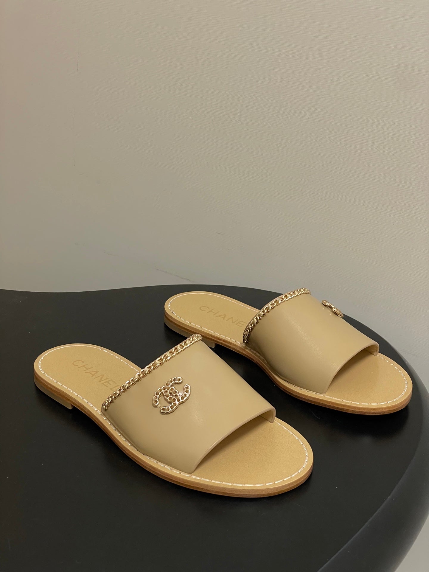 CC 26 Flat Sandal Beige Sheepskin 593298