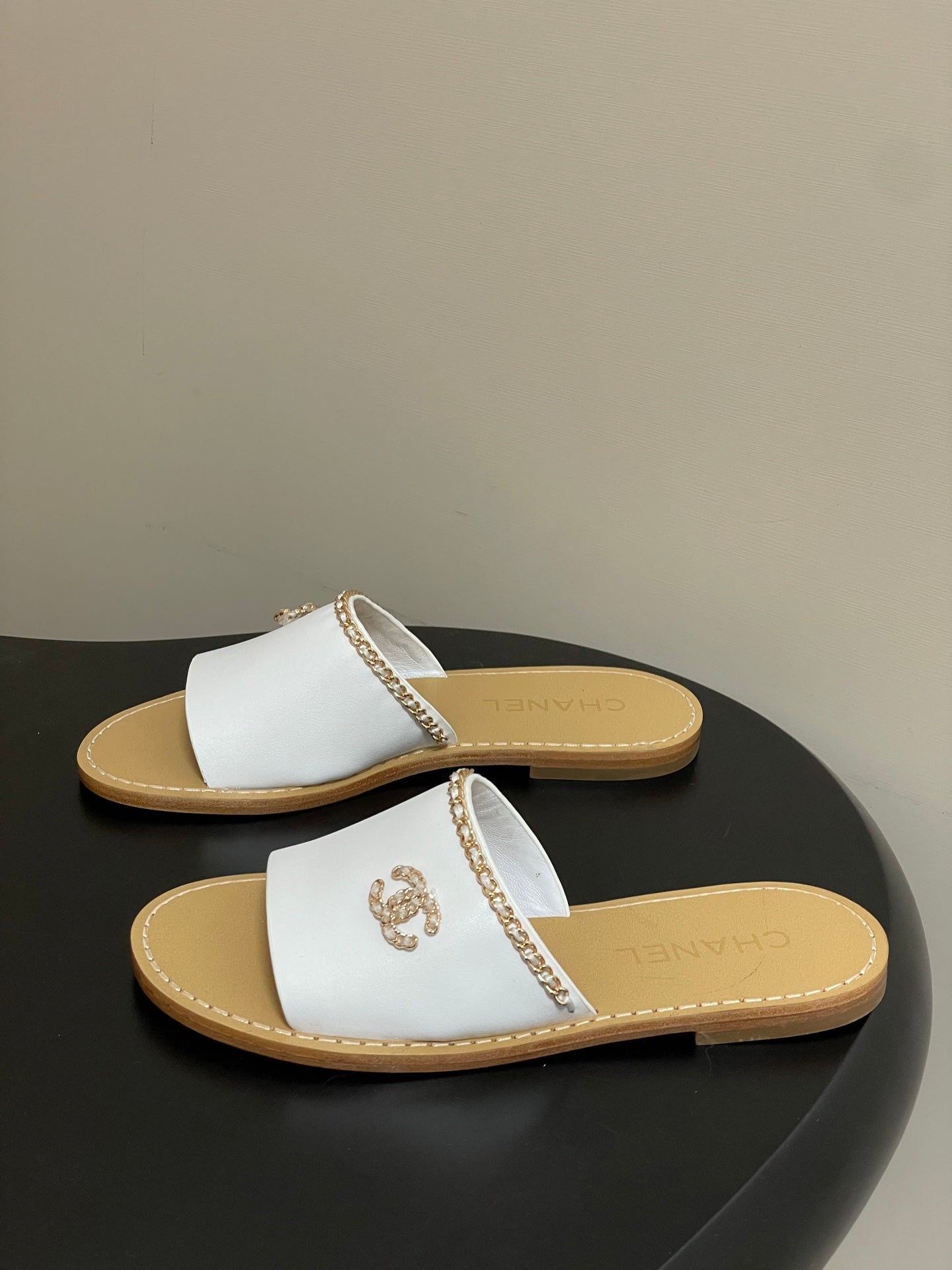 CC 26 Flat Sandal White Beige Sheepskin 593299