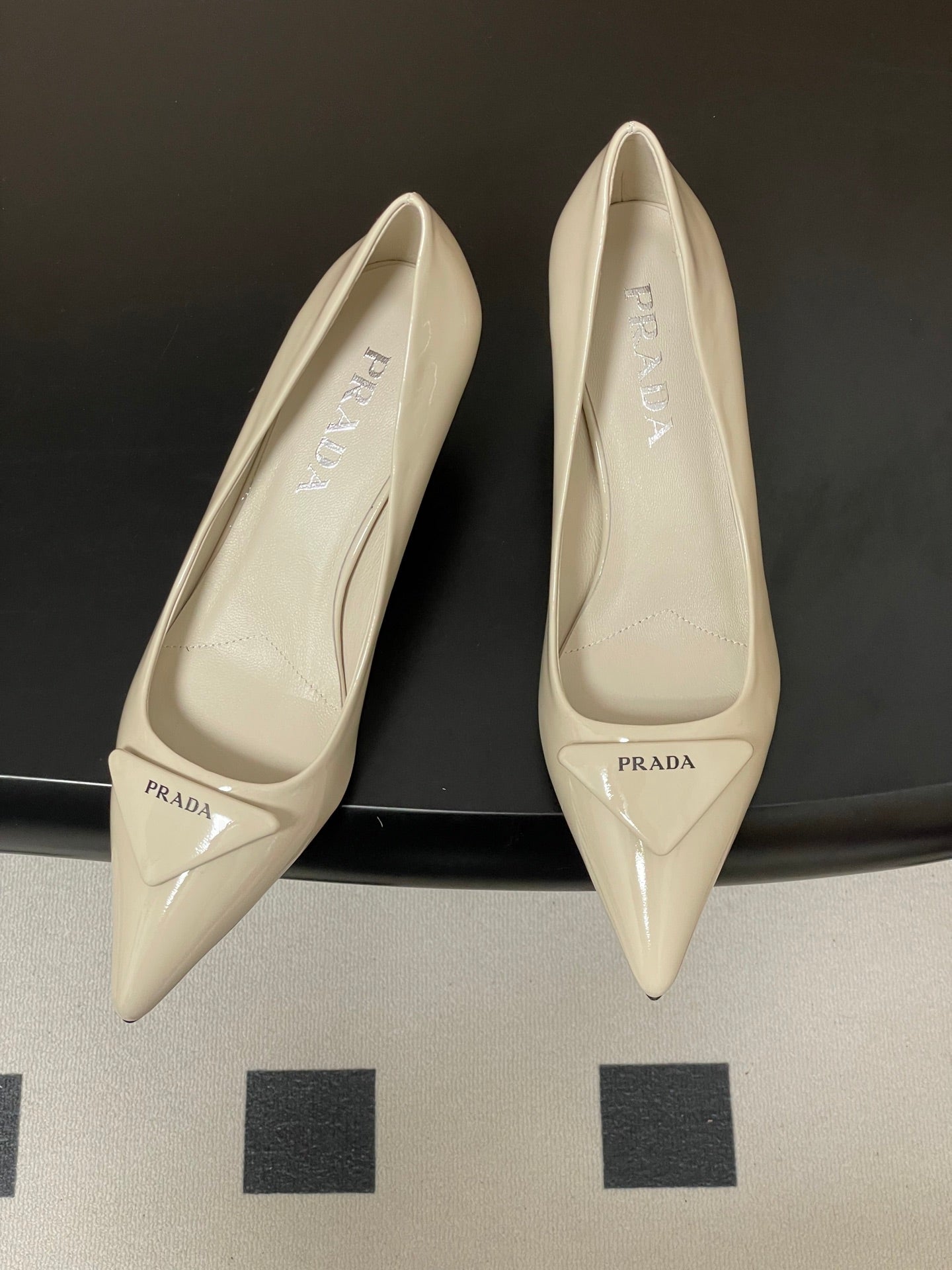PRA 26SS Pointed Toe Heels Ivory Patent Leather 593836