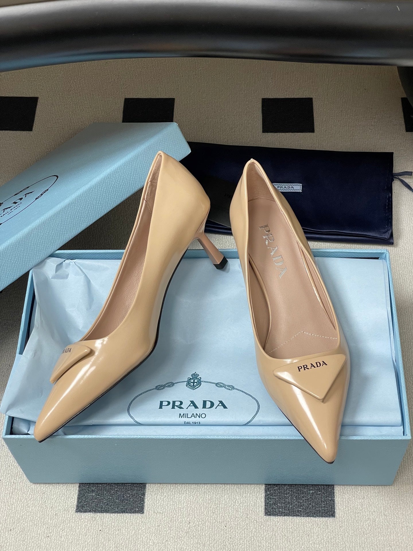 PRA 26SS Pointed Toe Heels Beige Patent Leather 593838