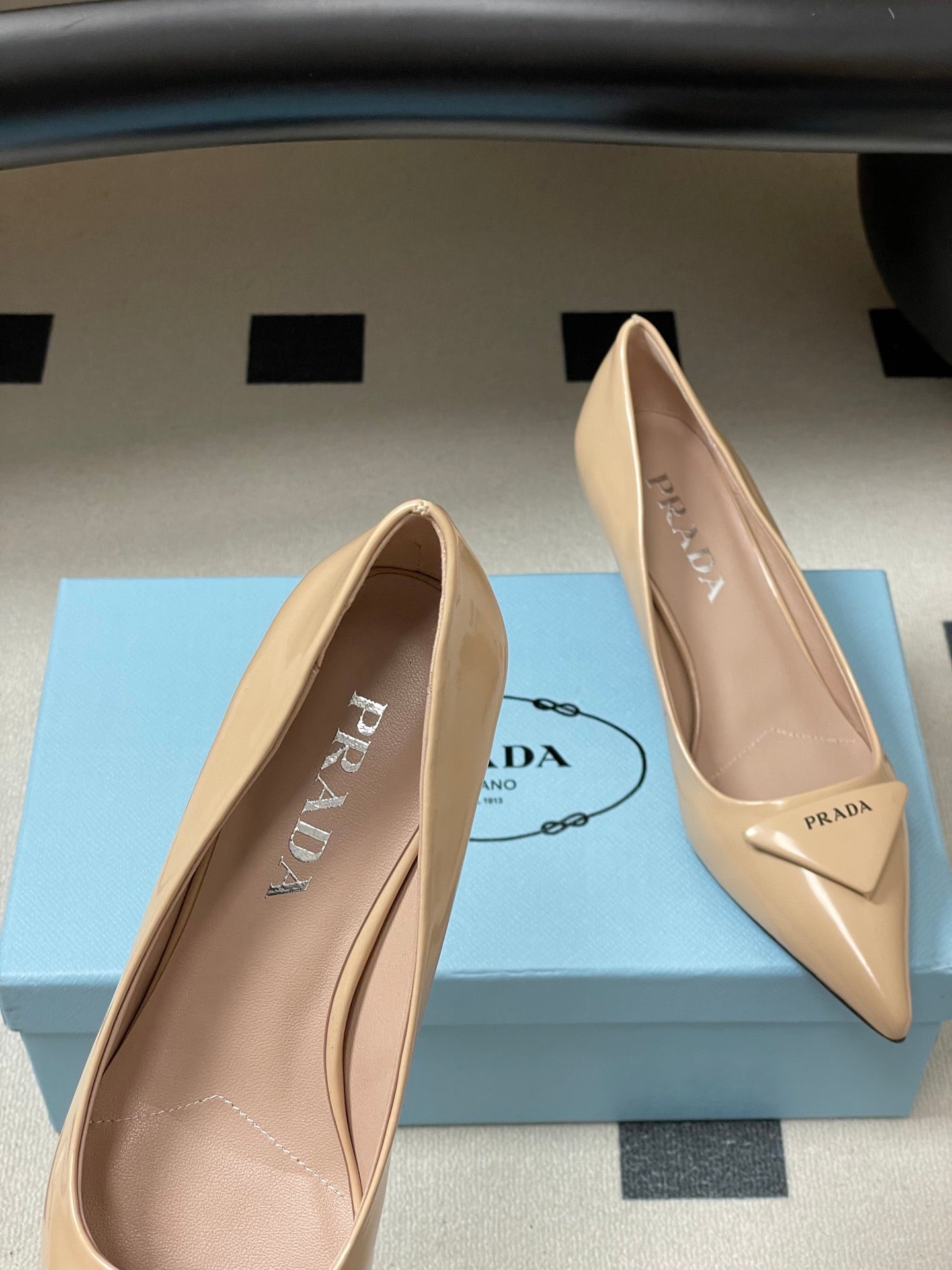 PRA 26SS Pointed Toe Heels Beige Patent Leather 593838