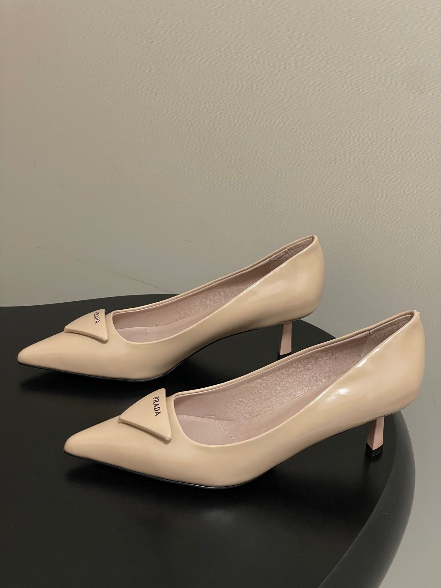 PRA 26SS Pointed Toe Heels Beige Patent Leather 593838