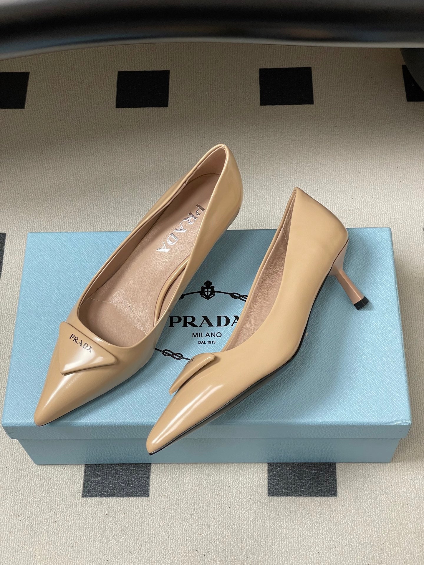 PRA 26SS Pointed Toe Heels Beige Patent Leather 593838