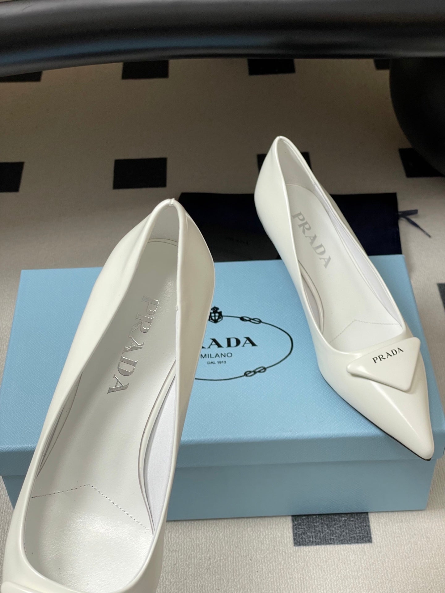 PRA 26SS Pointed Toe Heels White Patent Leather 593839