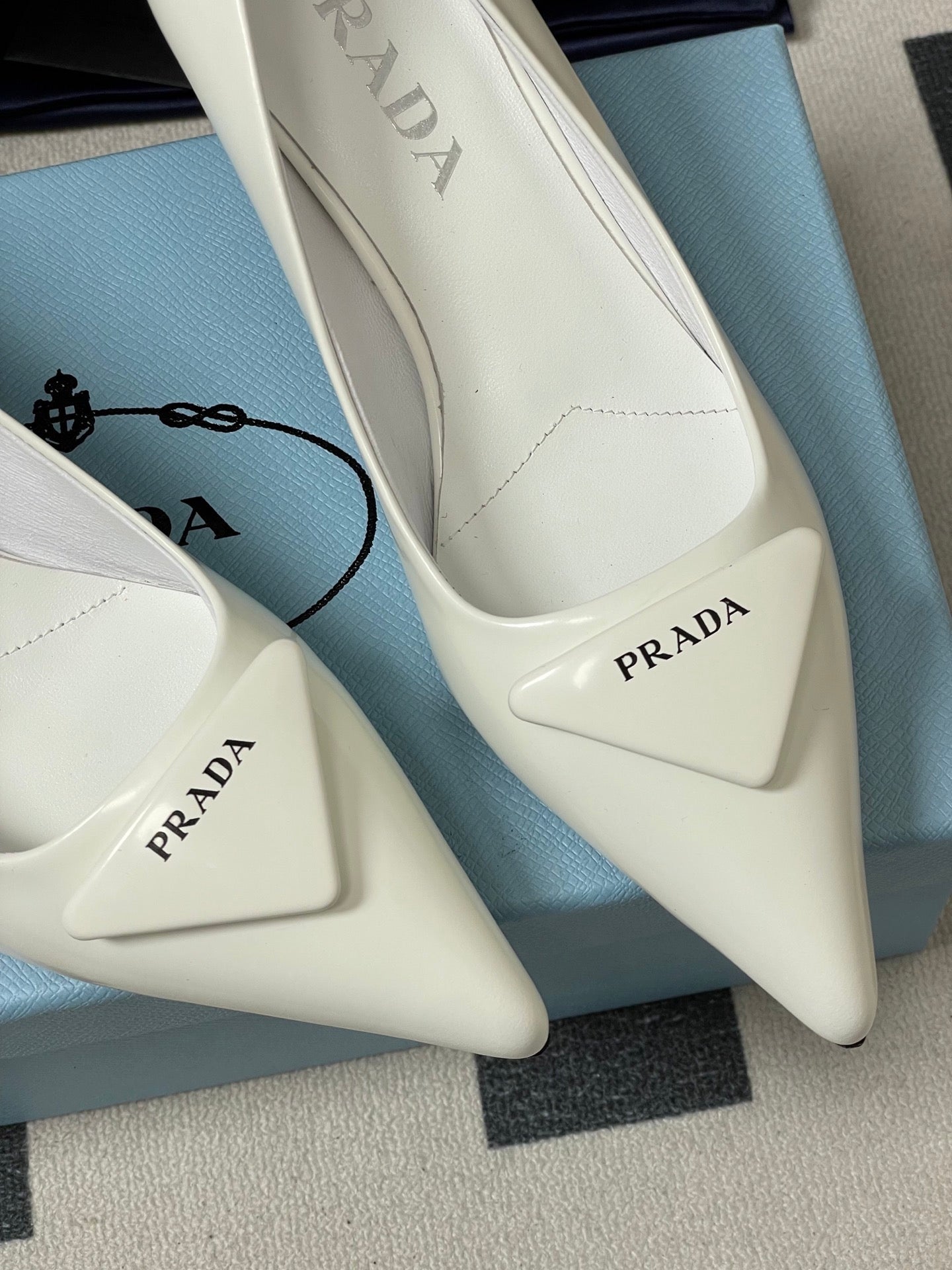 PRA 26SS Pointed Toe Heels White Patent Leather 593839