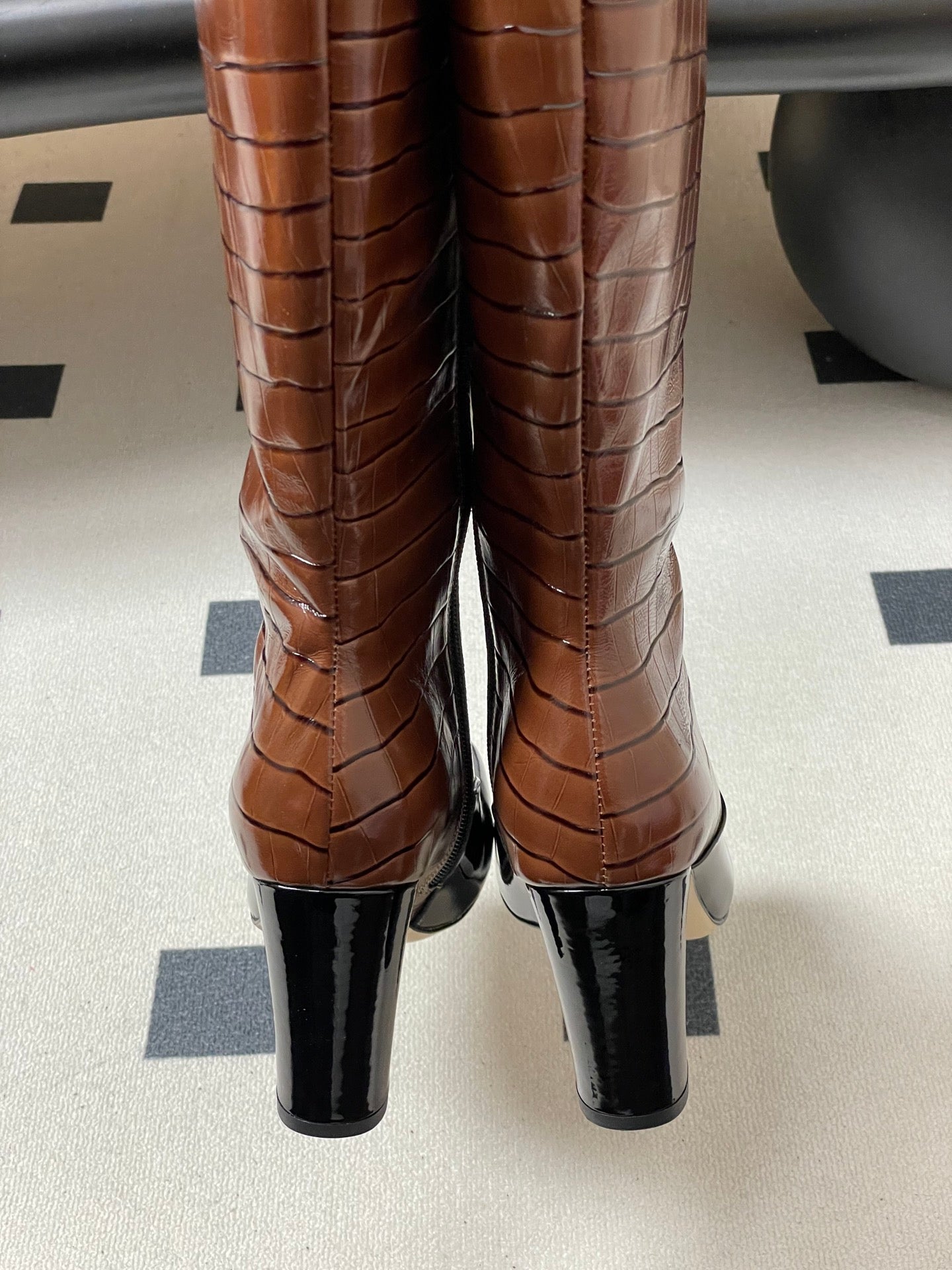 CC 26 Crocodile-embossed High Boot Black Brown Patent Leather 593110