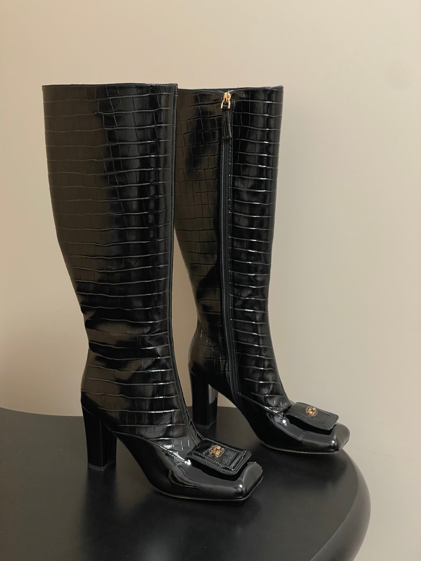 CC 26 Crocodile-embossed High Boot Black Patent Leather 593111