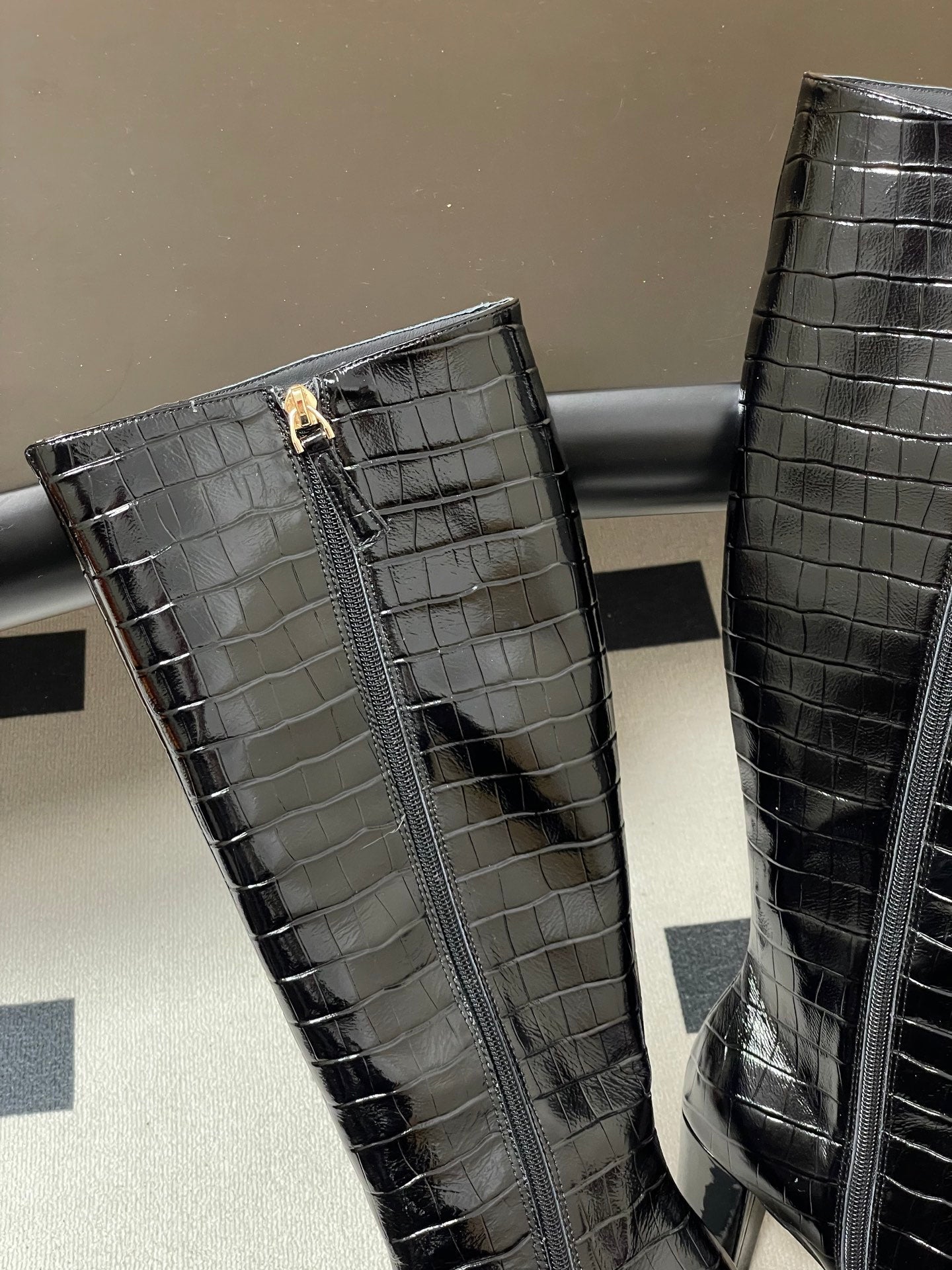 CC 26 Crocodile-embossed High Boot Black Patent Leather 593111