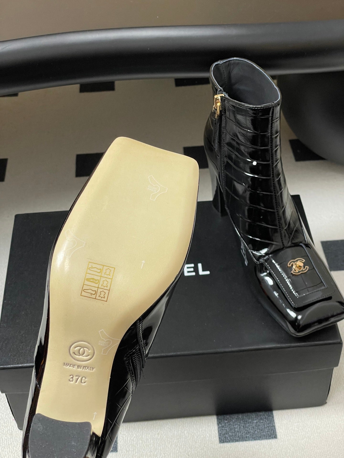 CC 26 Crocodile-embossed Boot Black Patent Leather 593113