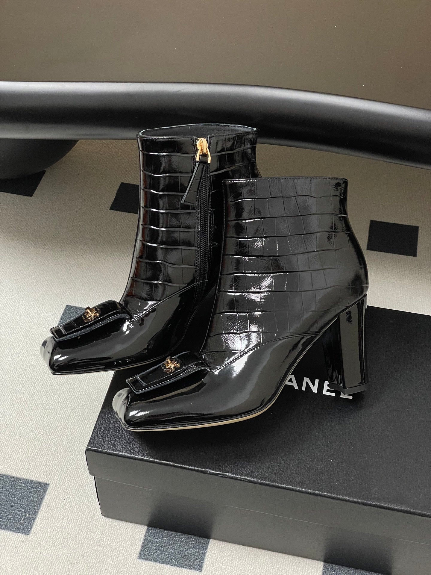 CC 26 Crocodile-embossed Boot Black Patent Leather 593113