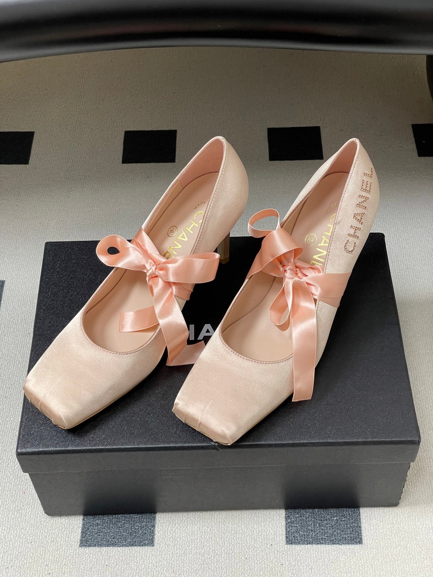 CC 26 Pump Pink Satin Silk 593135