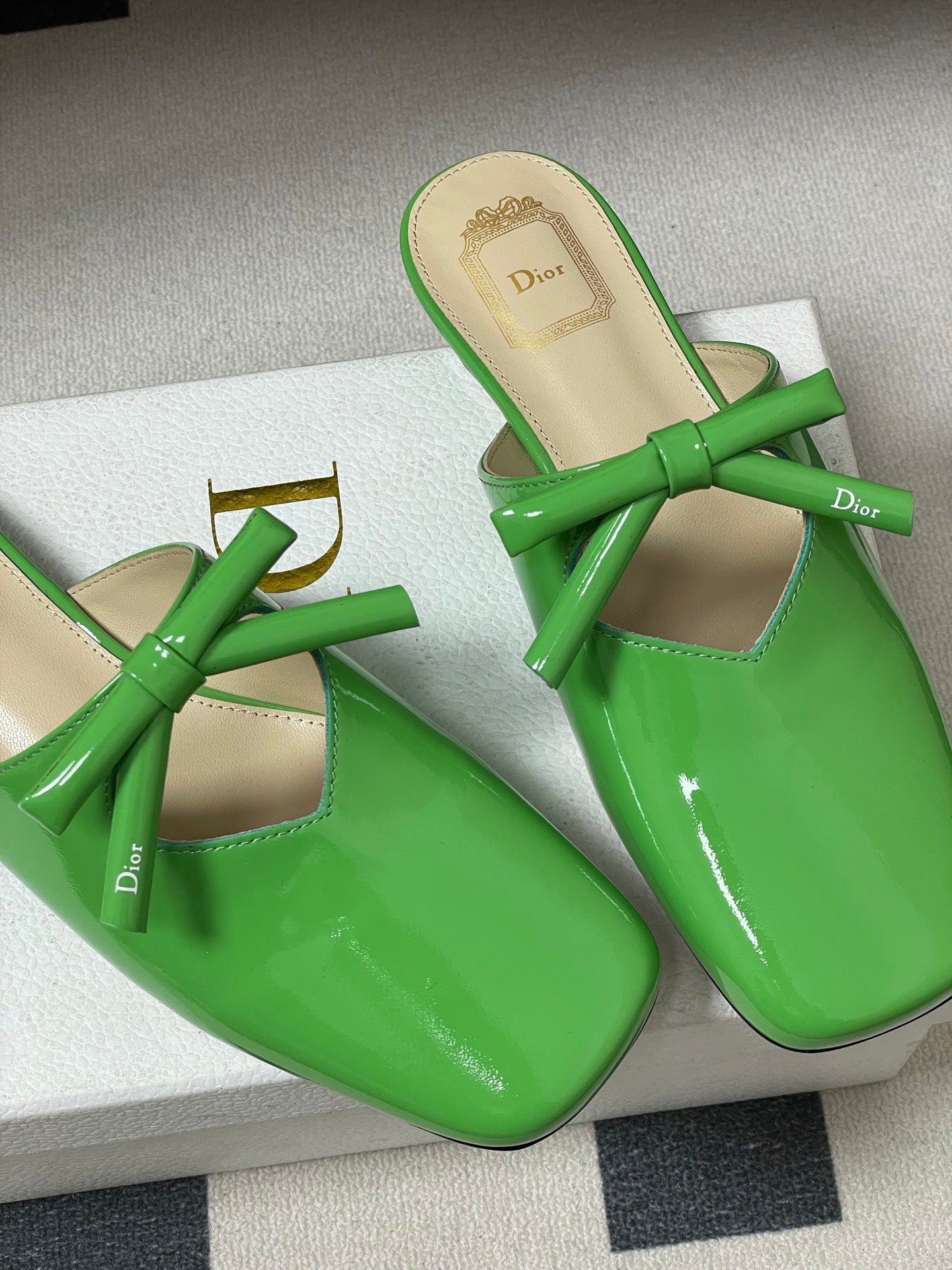 CD 26 Flat Mule Glossy Green Patent Cowhide 593597