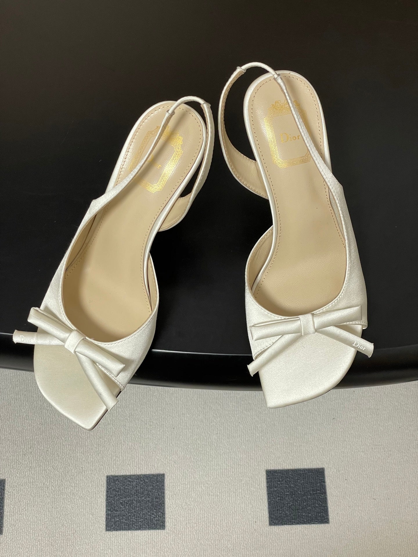 CD 26 Slingback 85 White Leather Silk 593605