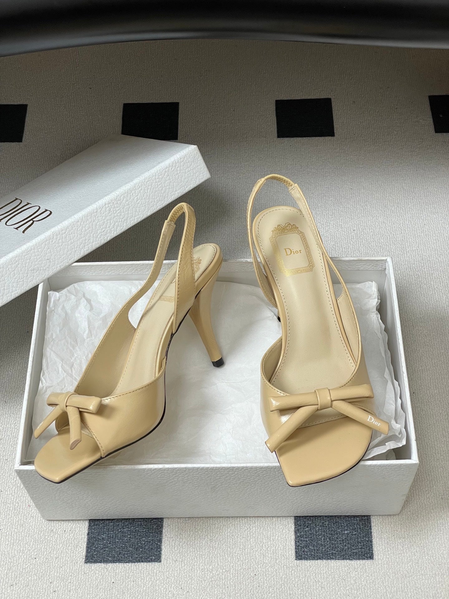 CD 26 Slingback 85 Beige Patent Leather 593607