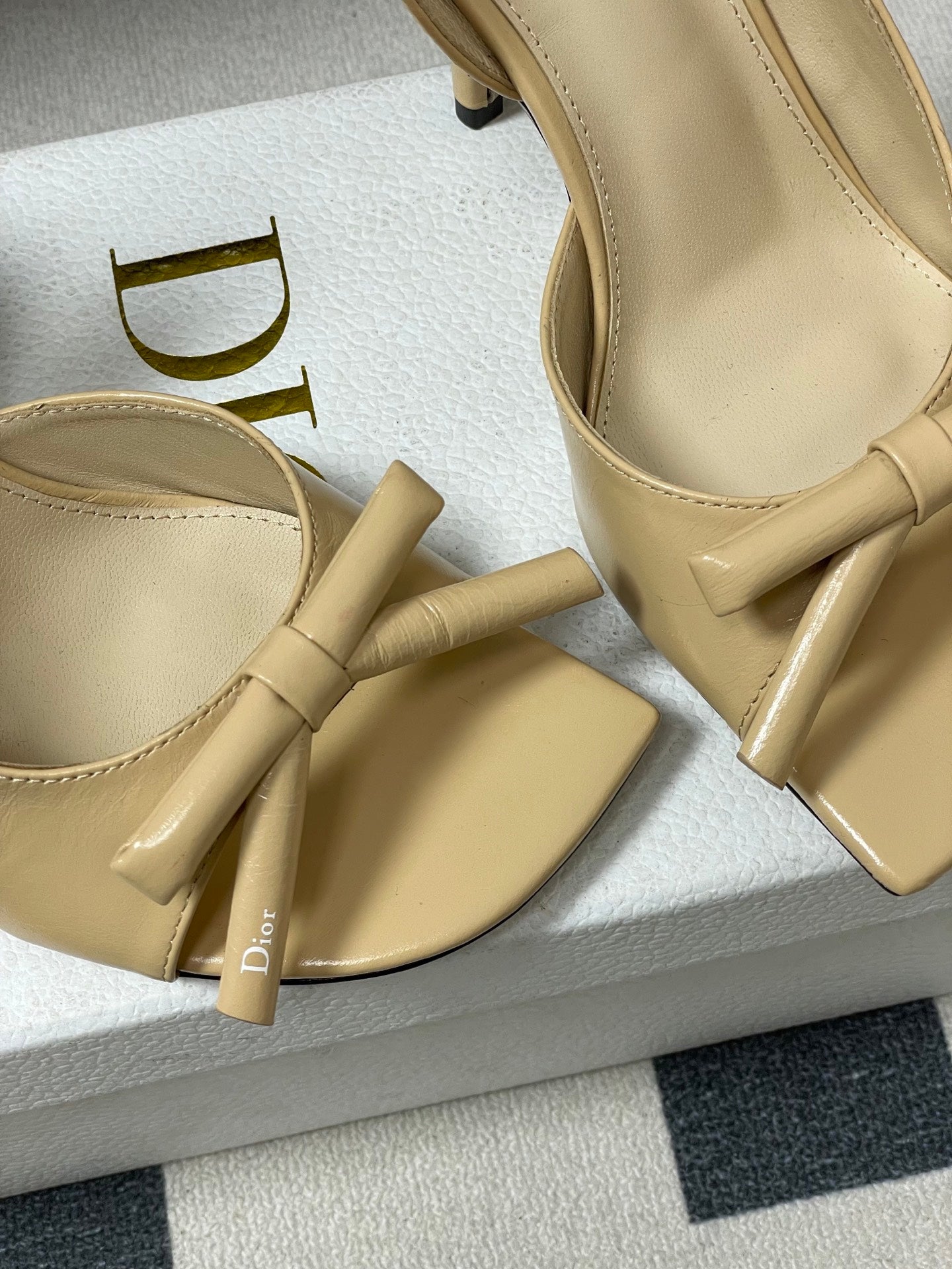 CD 26 Slingback 85 Beige Patent Leather 593607