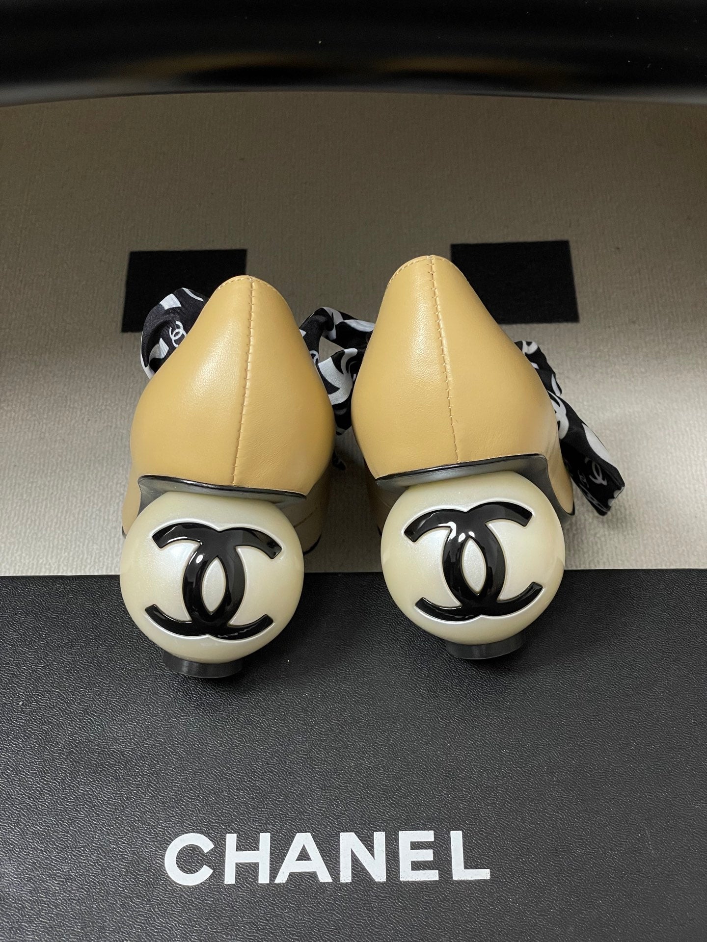 CC 26  Double C Pearl Heel Pump With Silk Ribbon Beige Sheepskin 593156