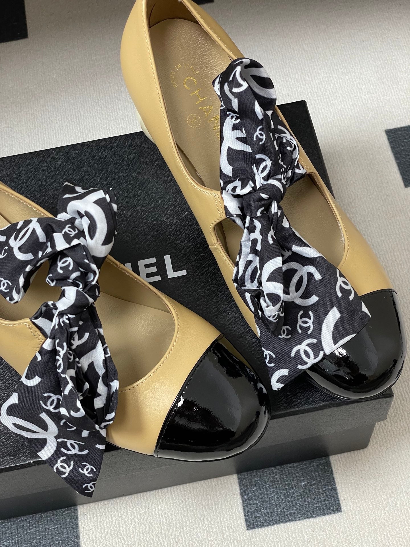 CC 26  Double C Pearl Heel Pump With Silk Ribbon Beige Sheepskin 593156