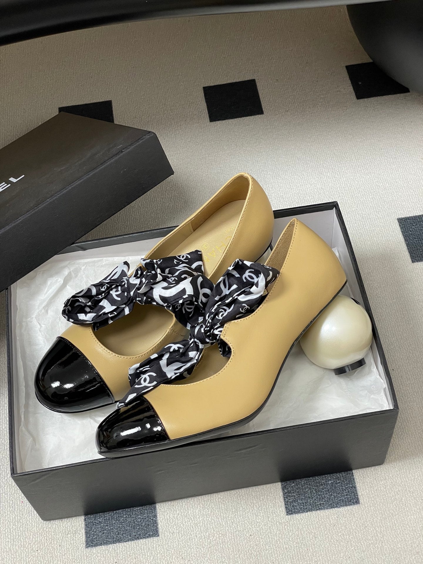 CC 26  Double C Pearl Heel Pump With Silk Ribbon Beige Sheepskin 593156