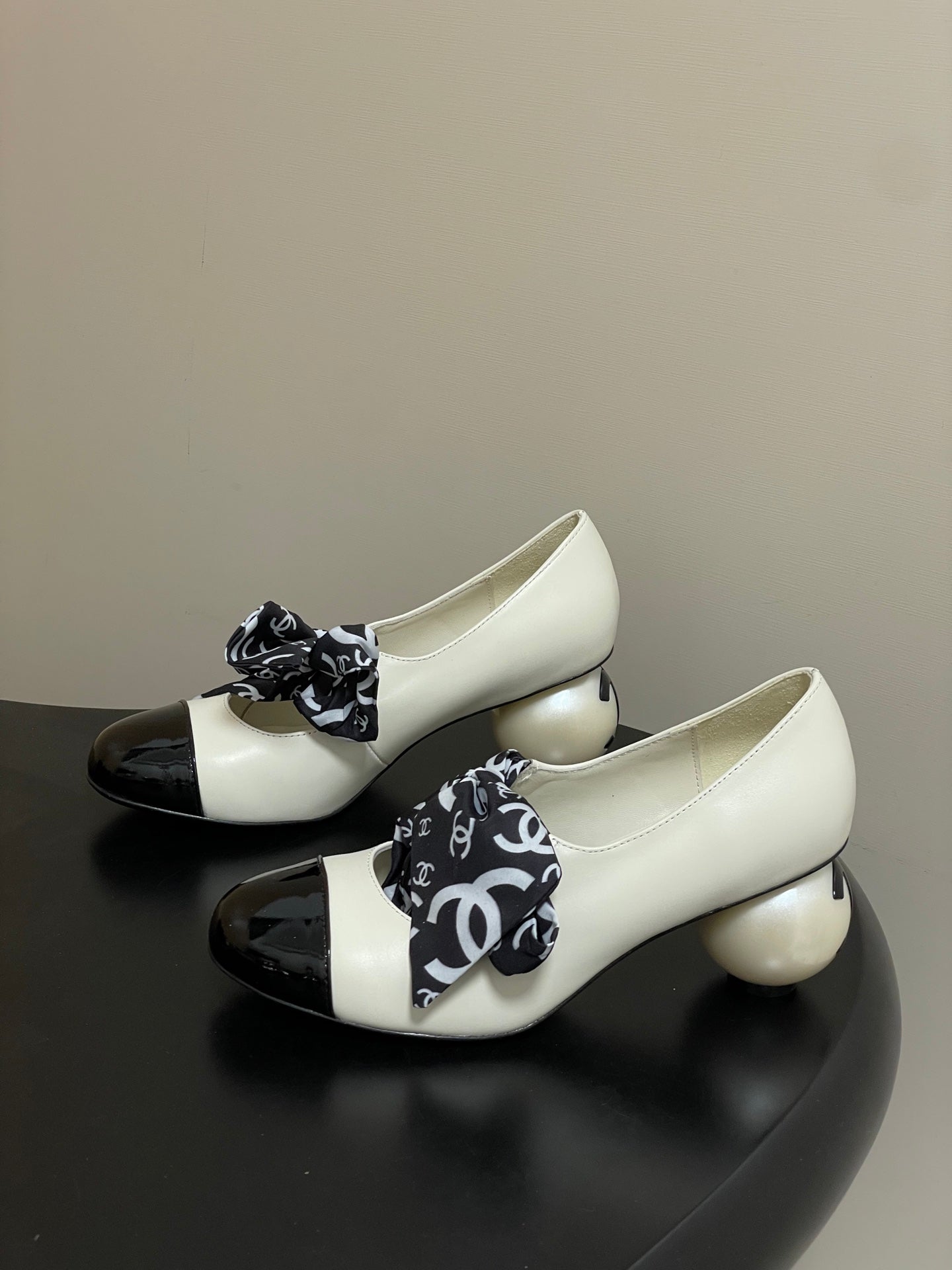 CC 26  Double C Pearl Heel Pump With Silk Ribbon White Sheepskin 593157
