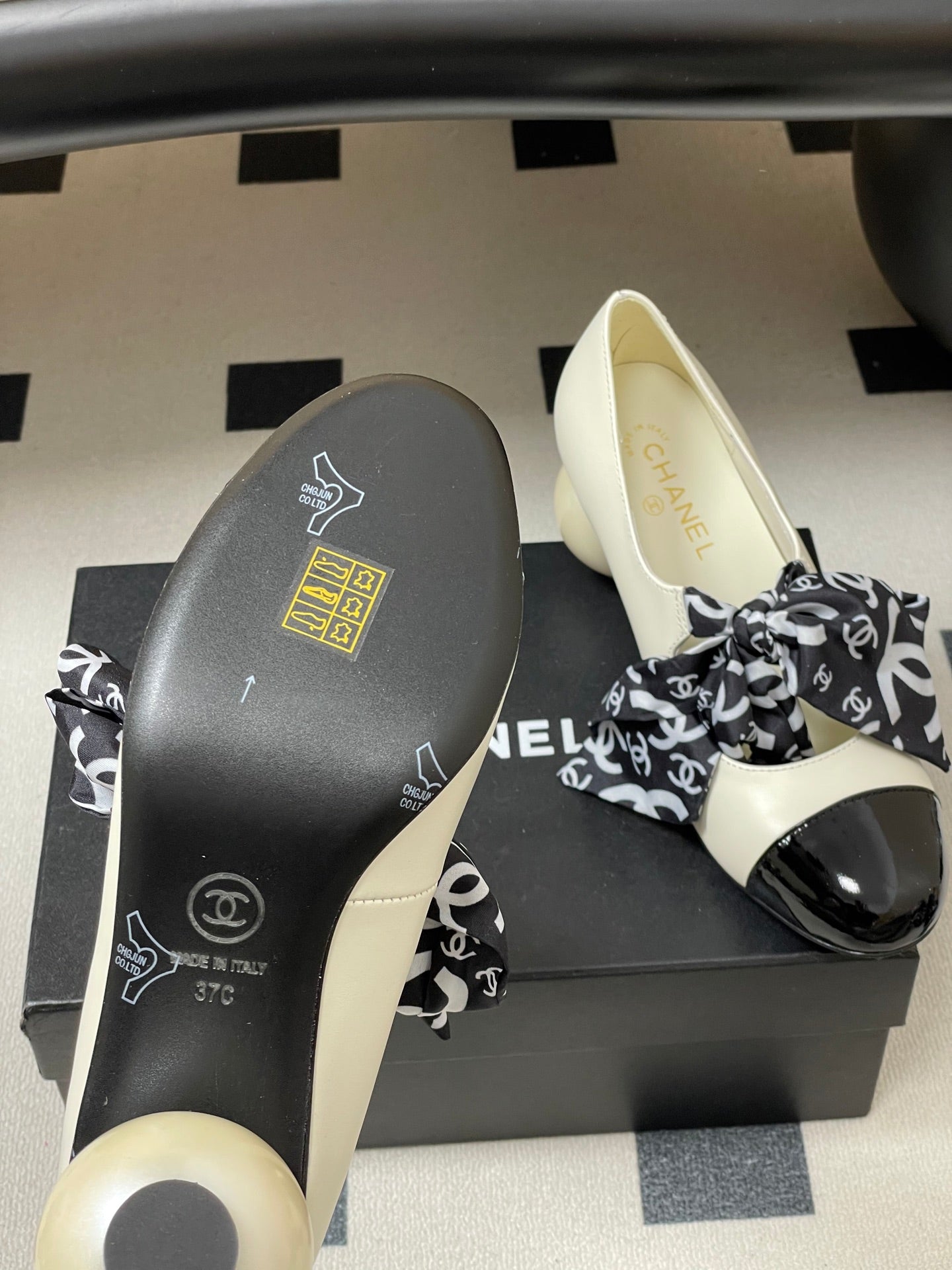 CC 26  Double C Pearl Heel Pump With Silk Ribbon White Sheepskin 593157