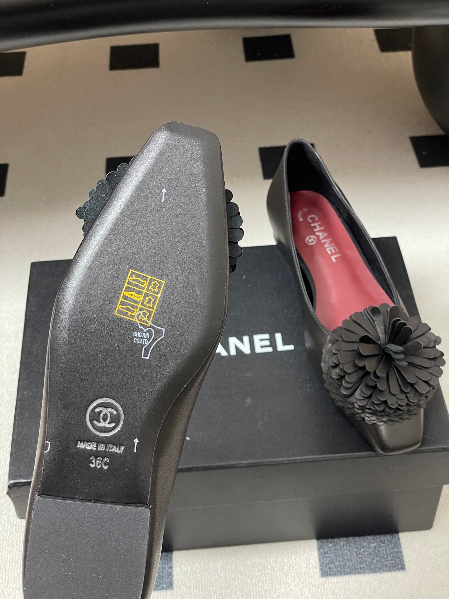 CC 26 Flower-shaped Ballet Flat Black Sheepskin 593168