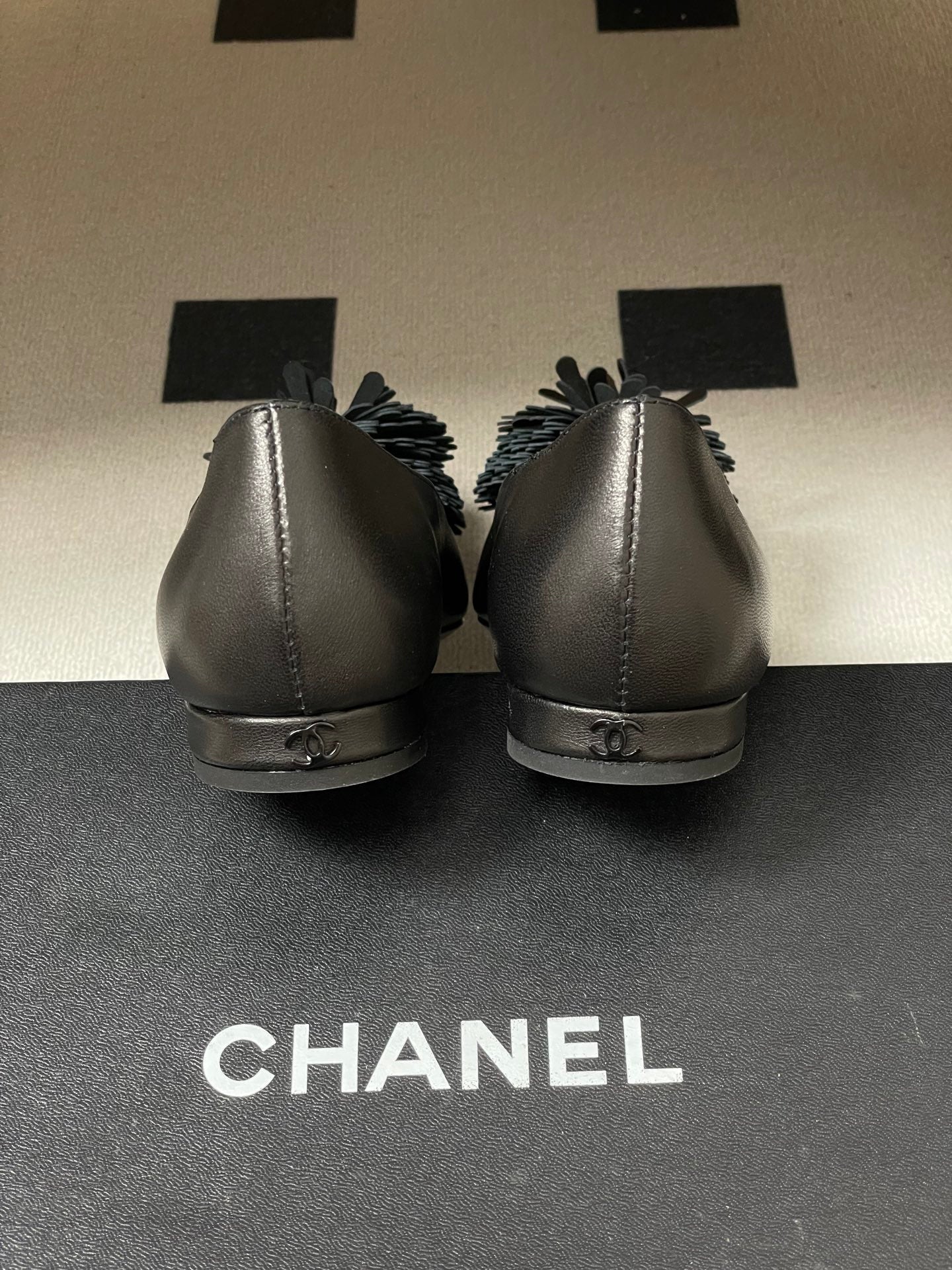 CC 26 Flower-shaped Ballet Flat Black Sheepskin 593168