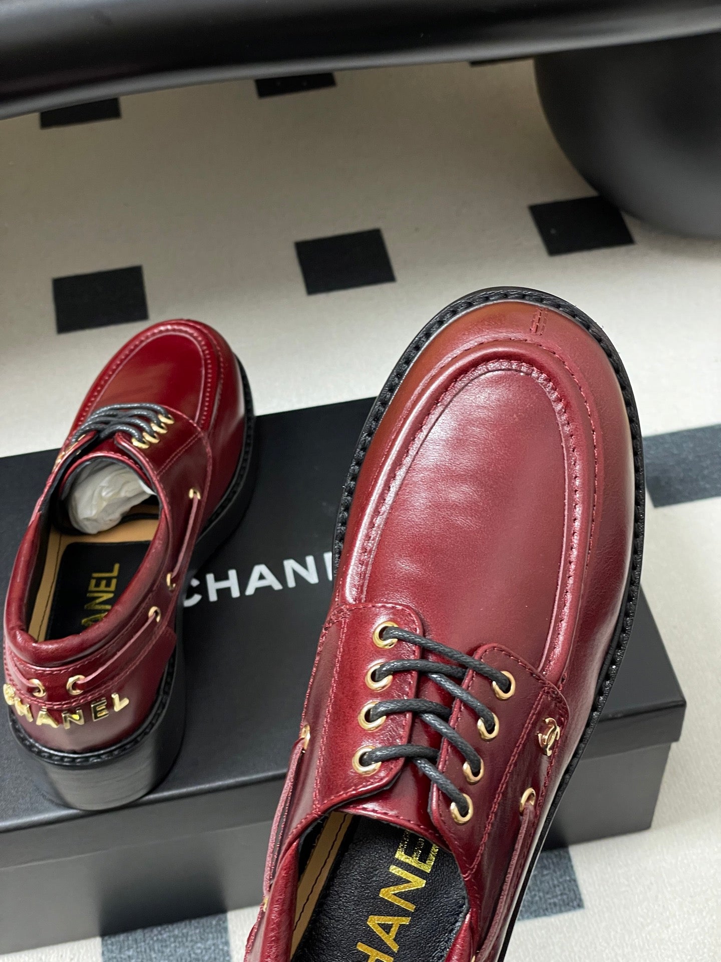 CC 26 Lace-Up Loafer Burgundy Sheepskin 594246