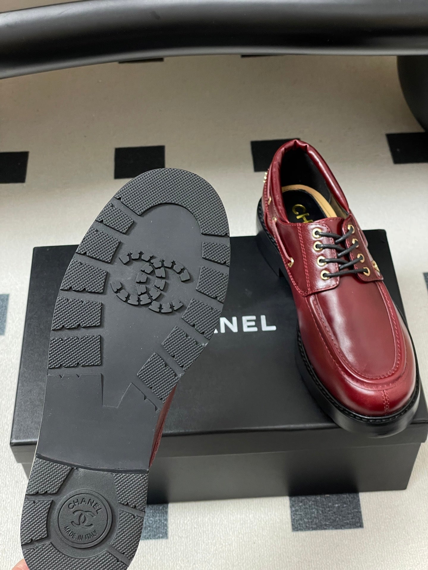 CC 26 Lace-Up Loafer Burgundy Sheepskin 594246