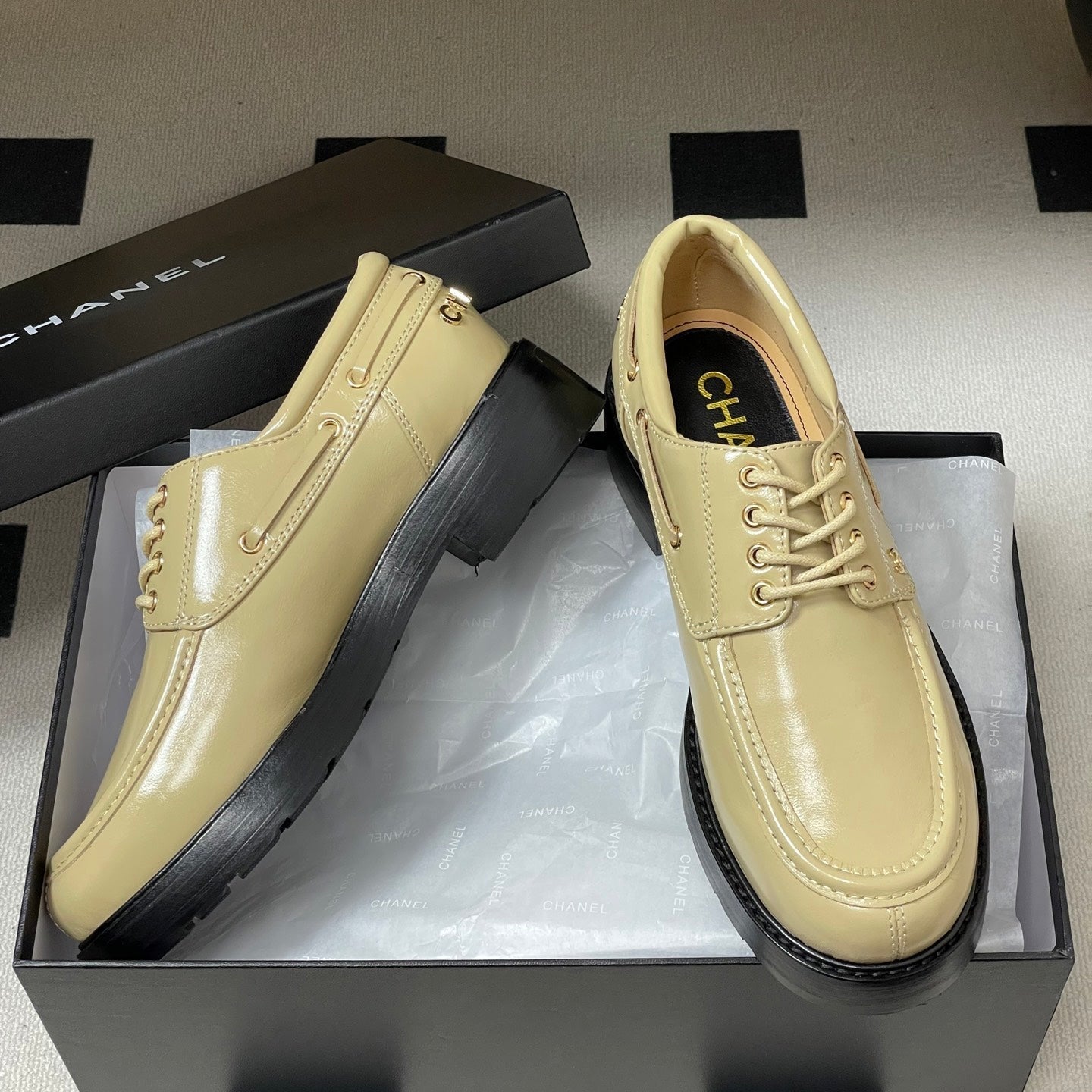 CC 26 Lace-Up Loafer Beige Sheepskin 594247
