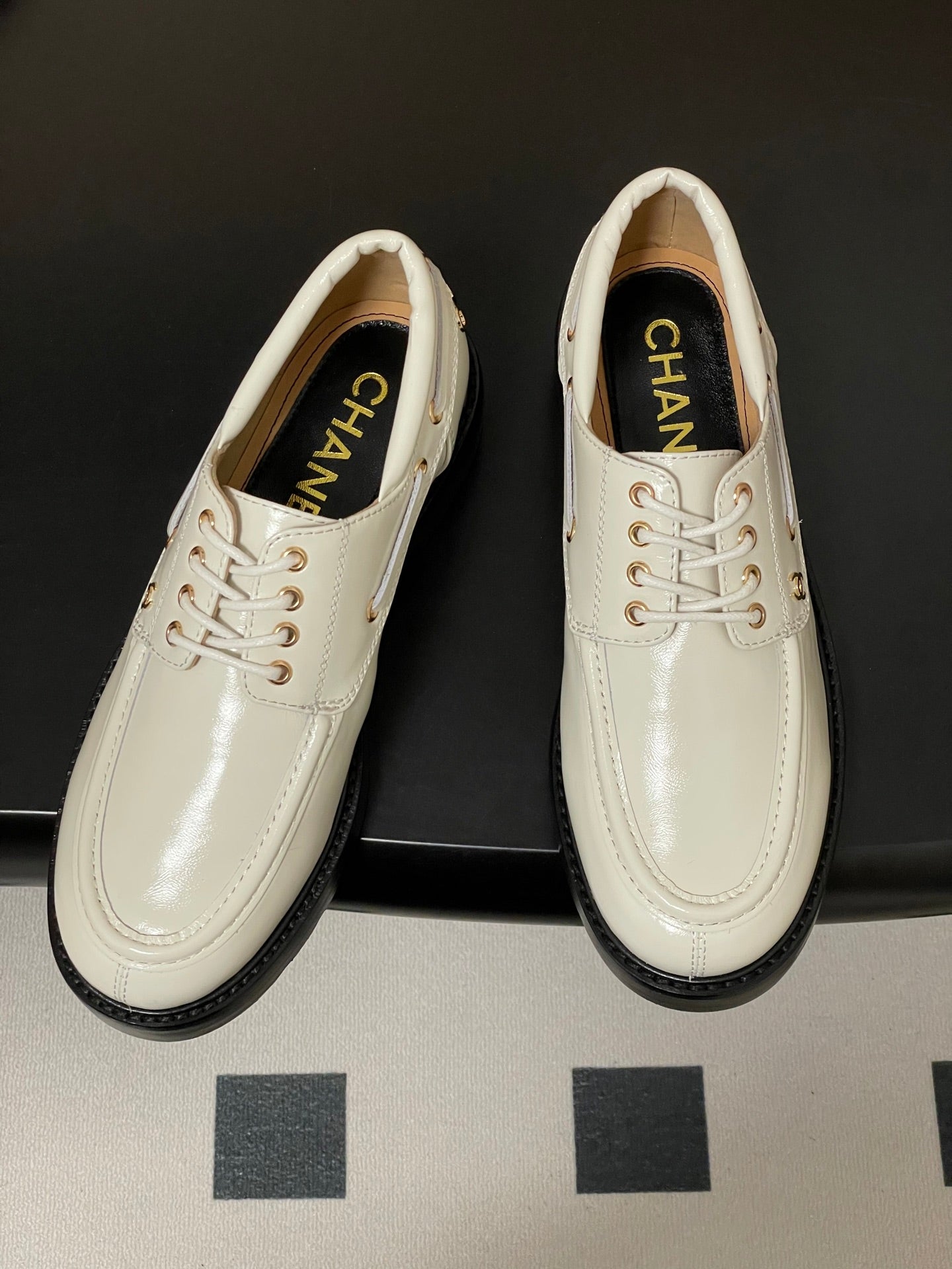 CC 26 Lace-Up Loafer White Sheepskin 594249