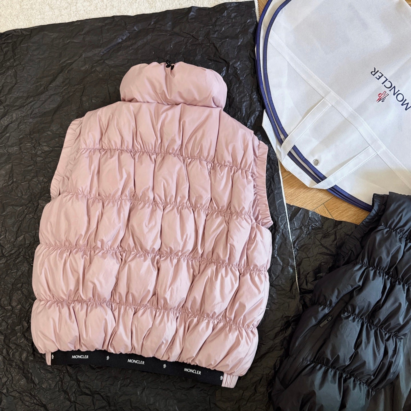 Moncler 2025 Apriate Vest Pink Polyester Down