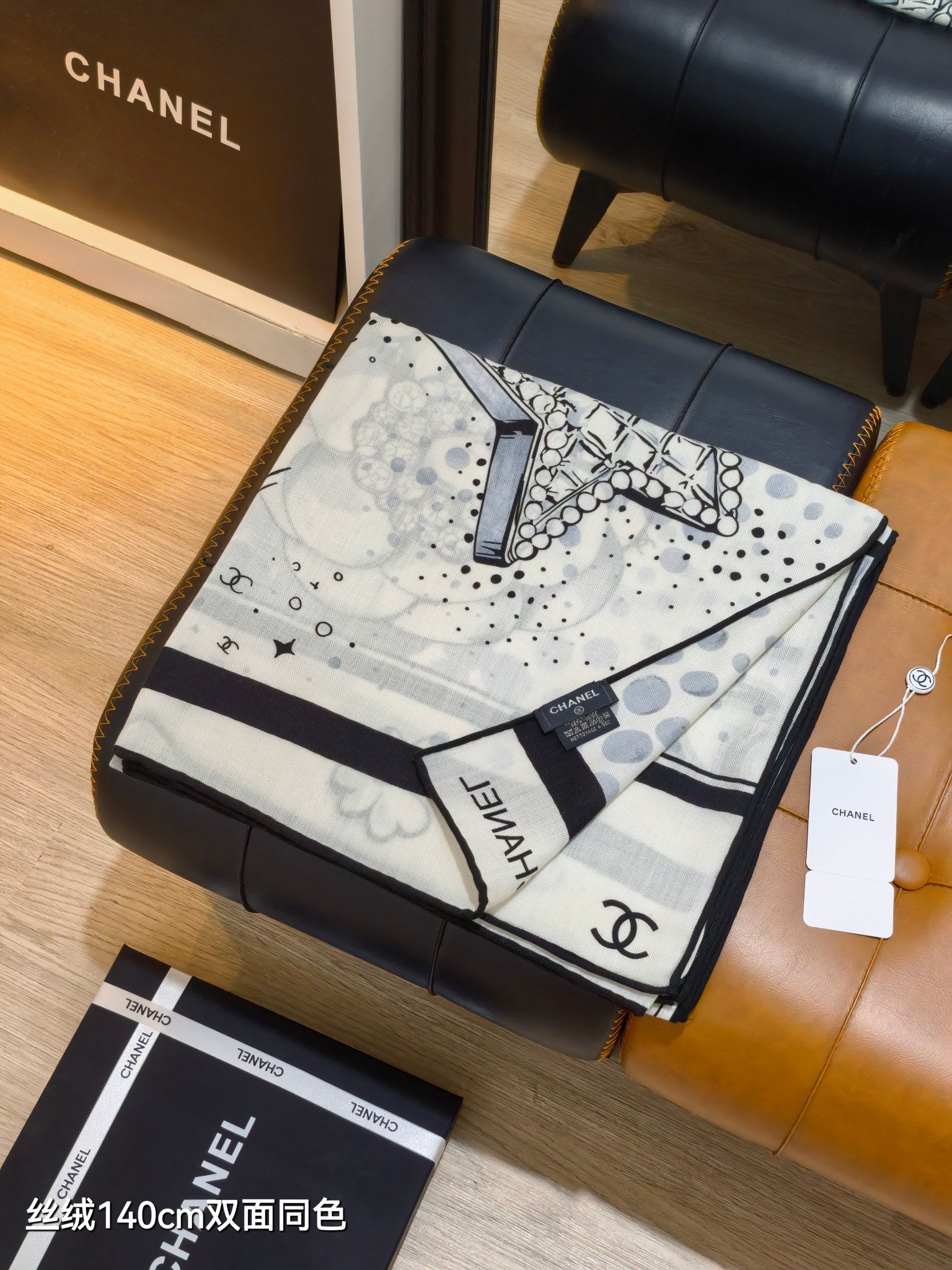 CC 25 Camellia Scarf 140CM White Black Cashmere 293083