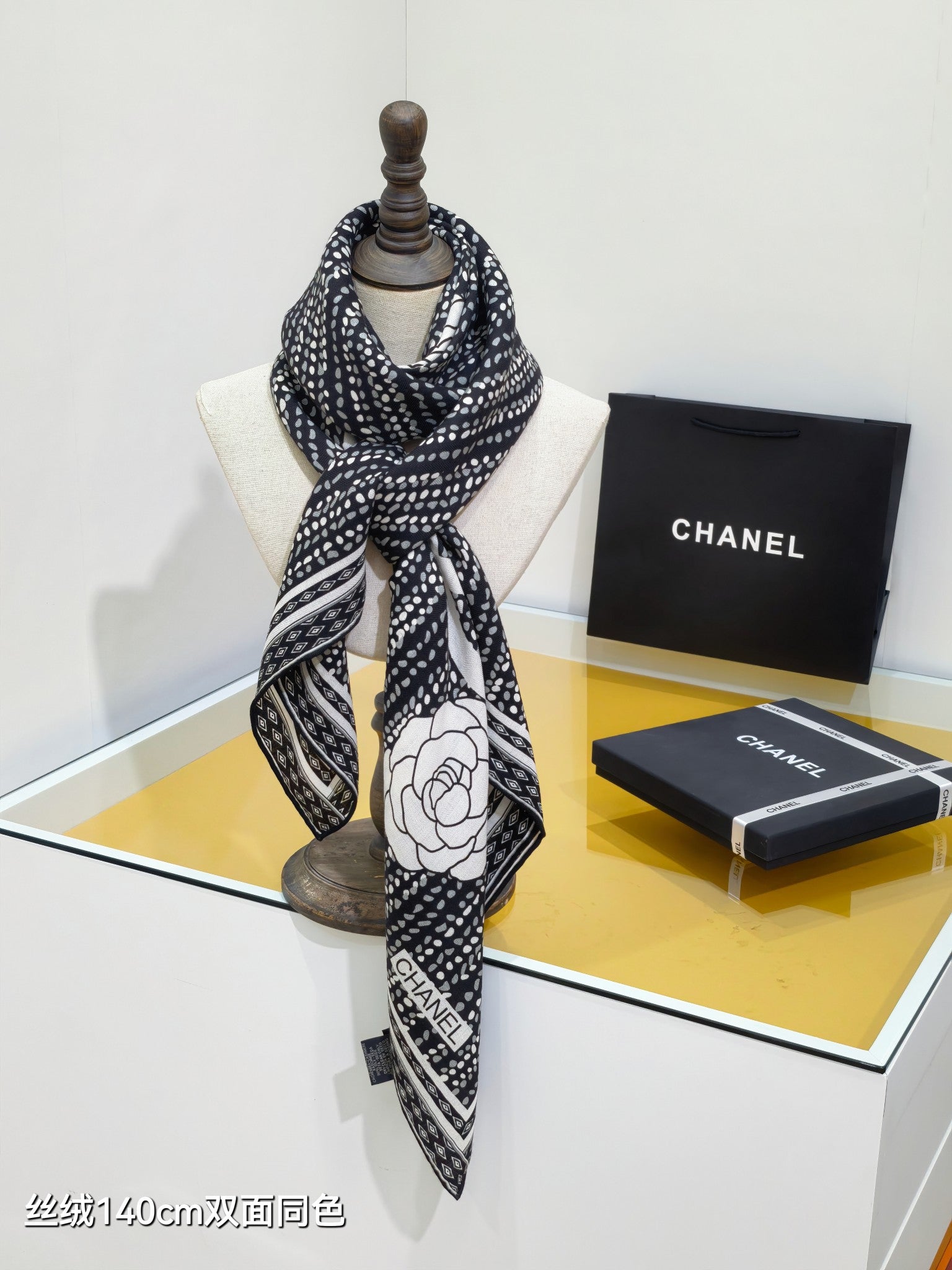 CC 25 Camellia Scarf 140CM Black Cashmere 293087