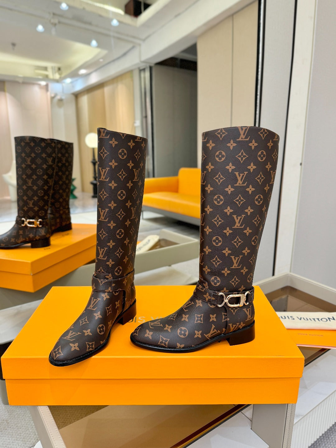 LV 25 Martin Boots 30 Monogram Brown Cowhide 573883